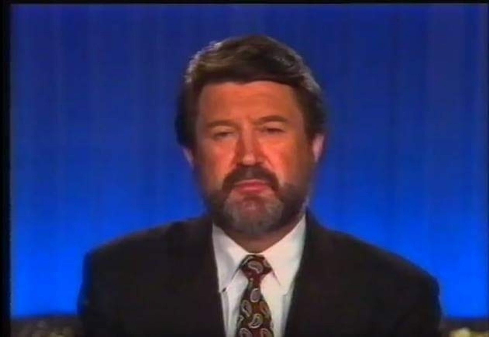 Screenshot of Derryn Hinch in front of Blue backdrop