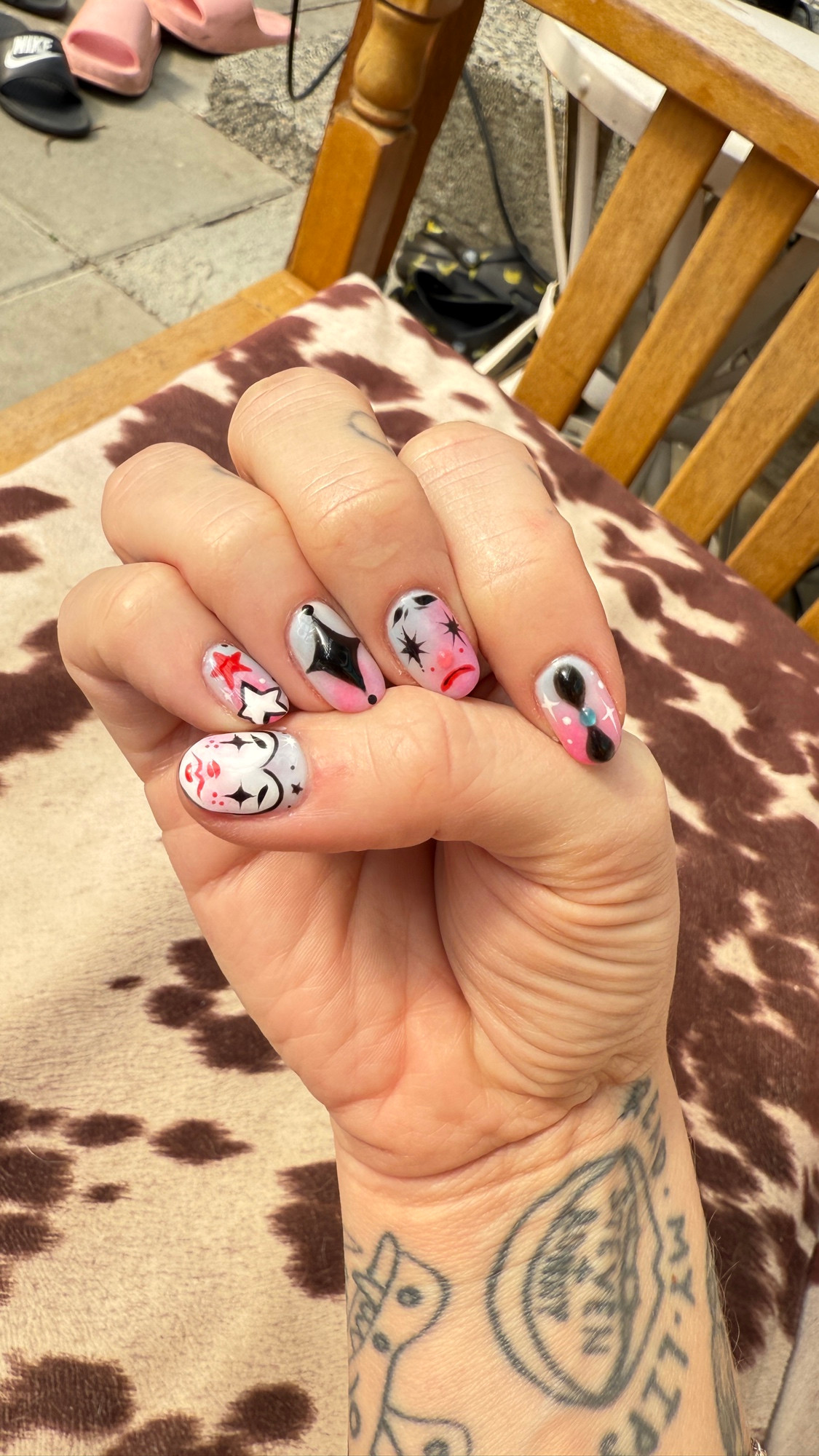 Vaughn’s manicure that features clowns and stars. 