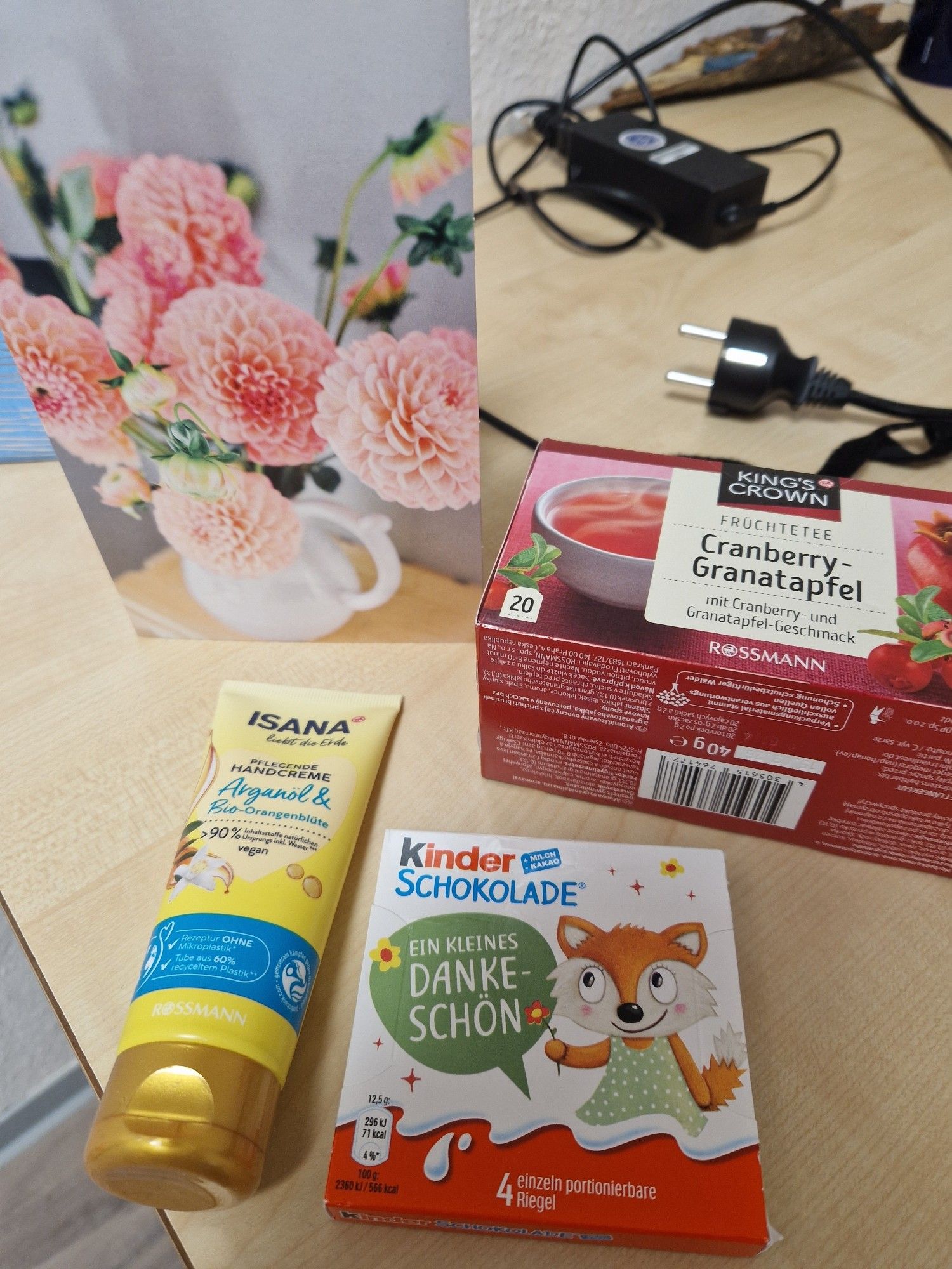 Kinderschokolade, Cranberry- Granatapfeltee, Handcreme und Grußkarte