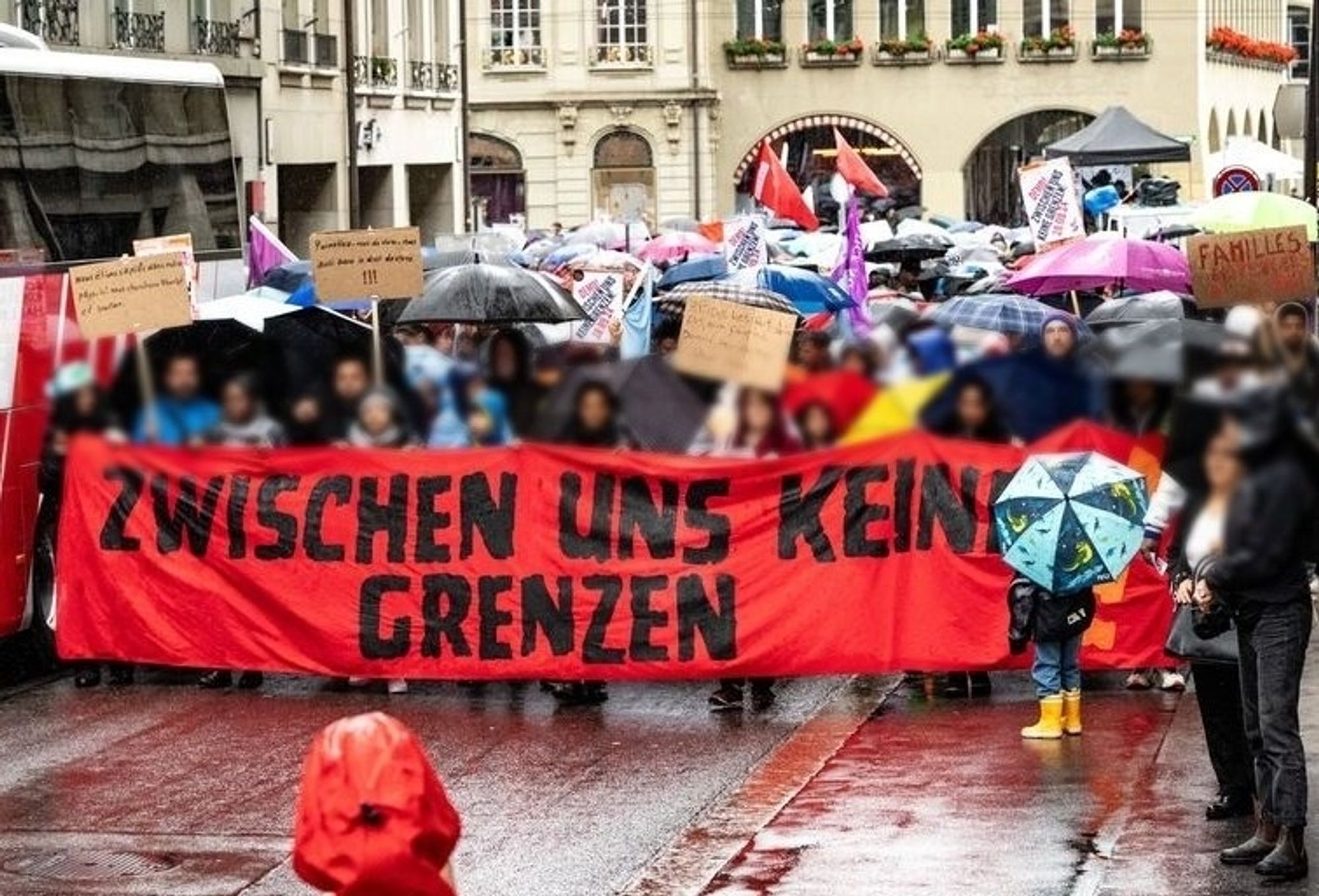 Banner mit
Zwischen uns keine Grenzen