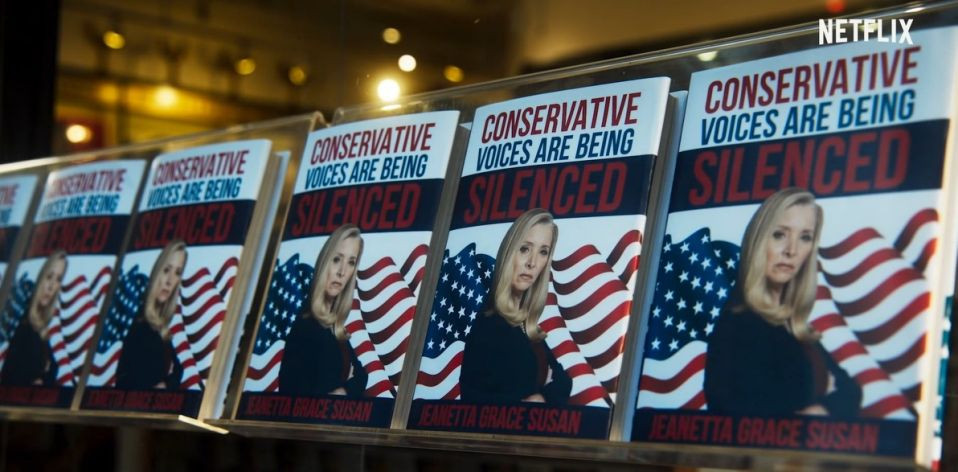 Parodia que hizo Lisa Kudrow en "Death to 2020": 
Libro best seller titulado "Conservative voices are being SILENCED".