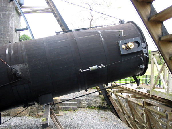 The "Great Telescope" on the grounds of en:Birr Castle, en:County Offaly, Ireland. Digital photo taken by en:User:Tpower, 6-21-05.