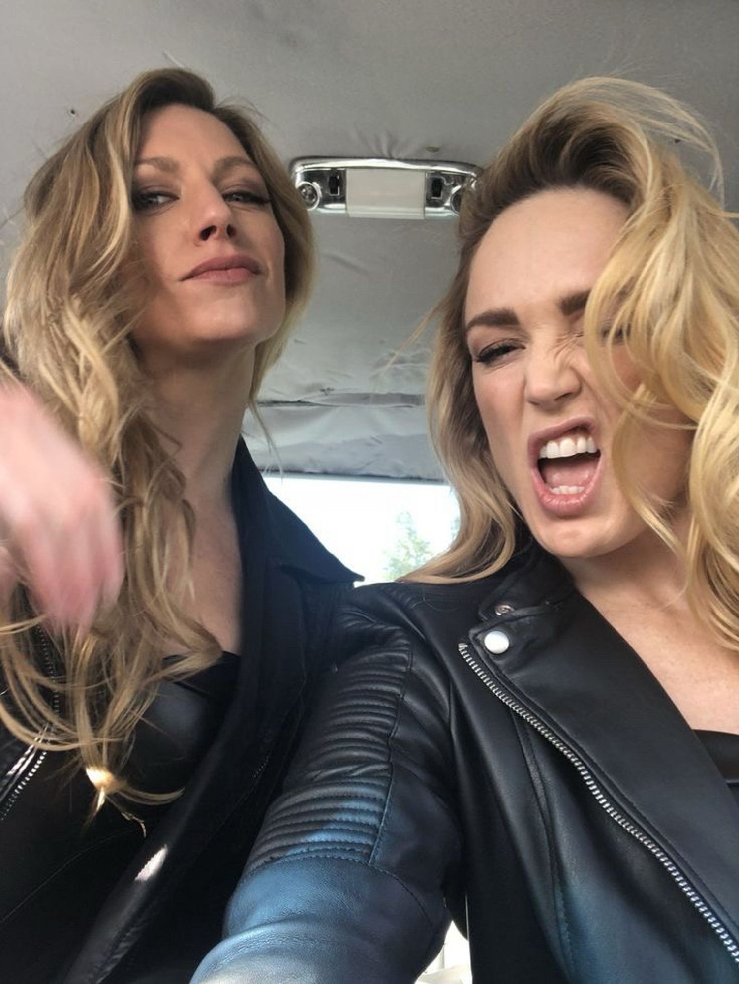 jes macallan and caity lotz selfie