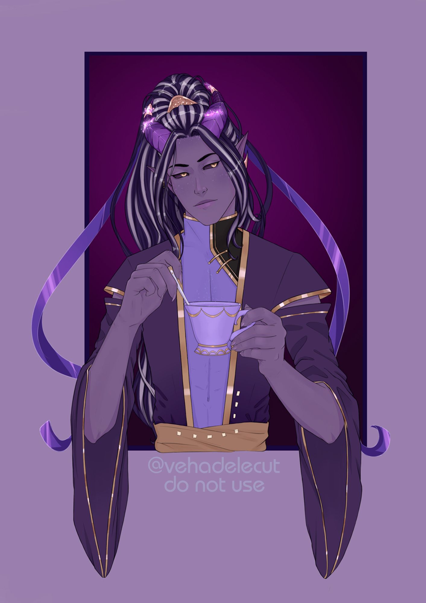 Naz for @riotonex.bsky.social
A Tiefling with purple skin and yellow eyes holds a cup of tea and looks sideways. Its horns have cracks from which flashes of light come out. His dark hair has blond streaks. There are barely noticeable sparkles on the cheeks and forehead, like stars. He is dressed in dark clothes with wide sleeves and golden elements. His hair is pinned up with a gold barrette and decorated with a purple ribbon.