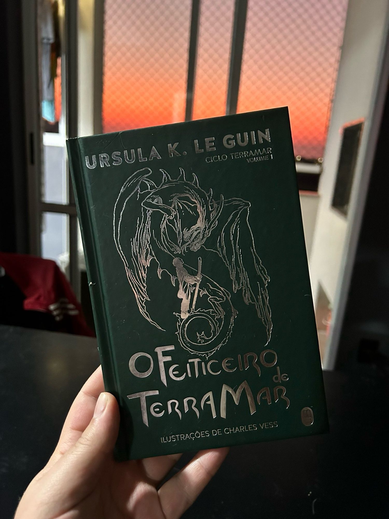 Imagem do livro O Feiticeiro de Terramar da autora Ursula K. Le Guin