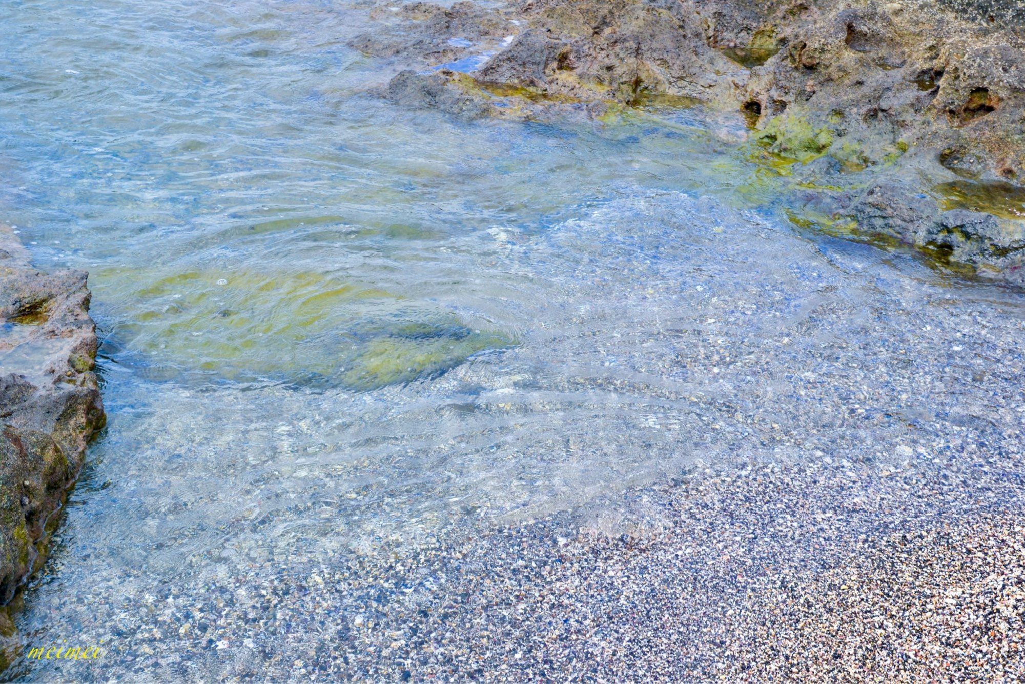 透明な海水
満ち引きするたびにサラサラと綺麗な音がします。