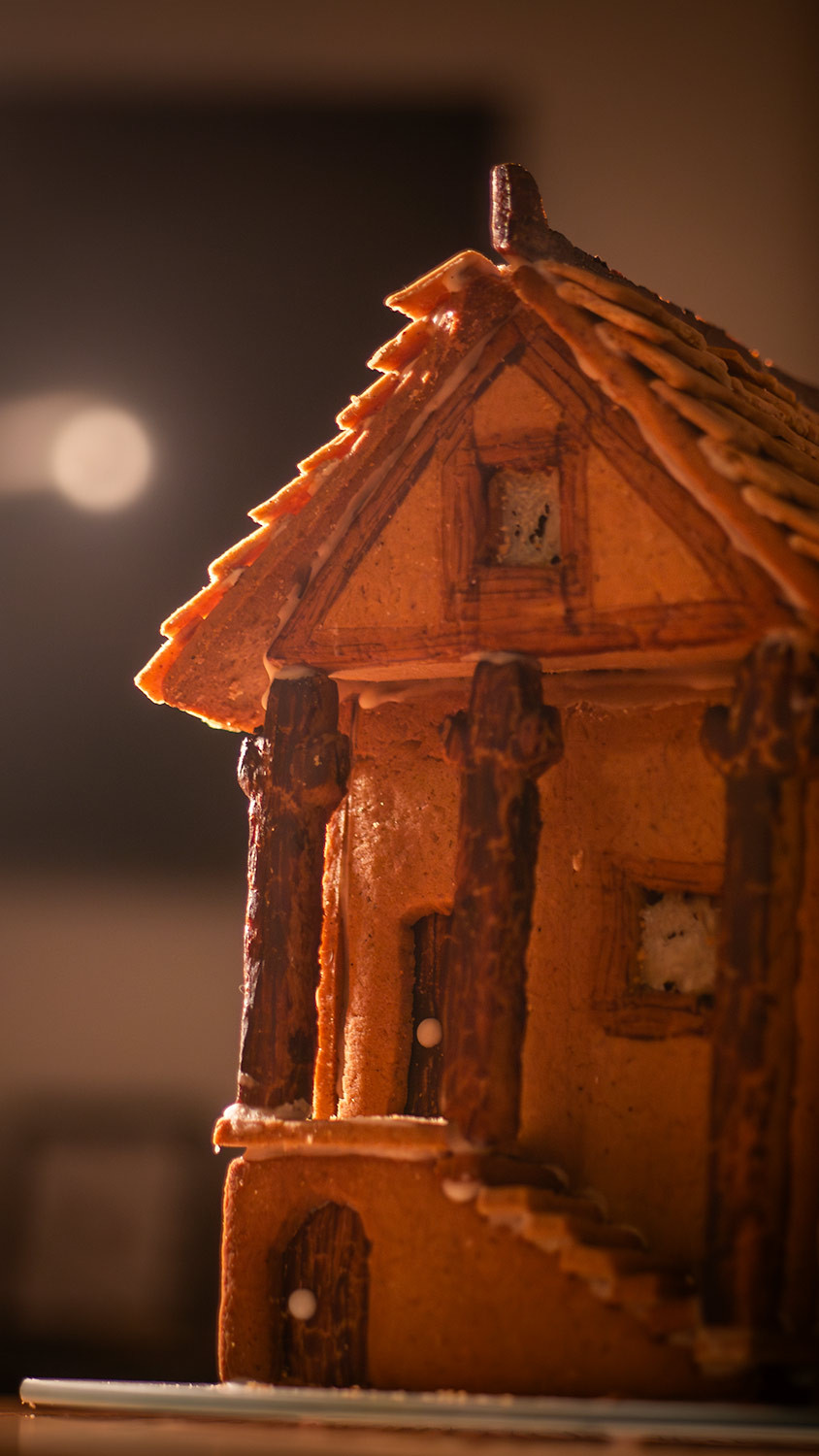 La maison en pain d'épice sous un autre angle.