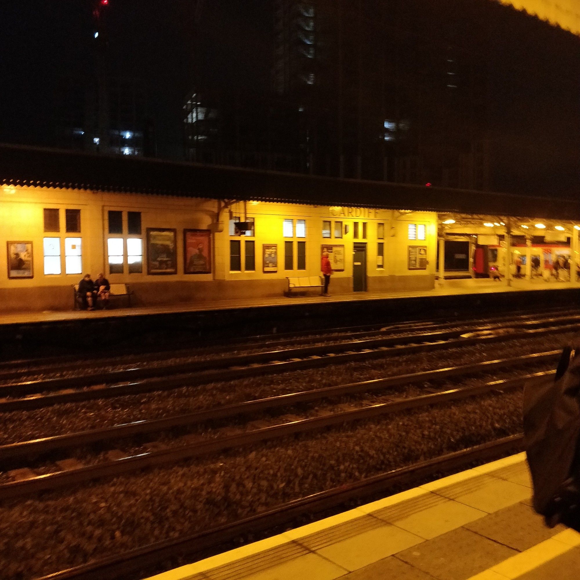 picture of cardiff train station