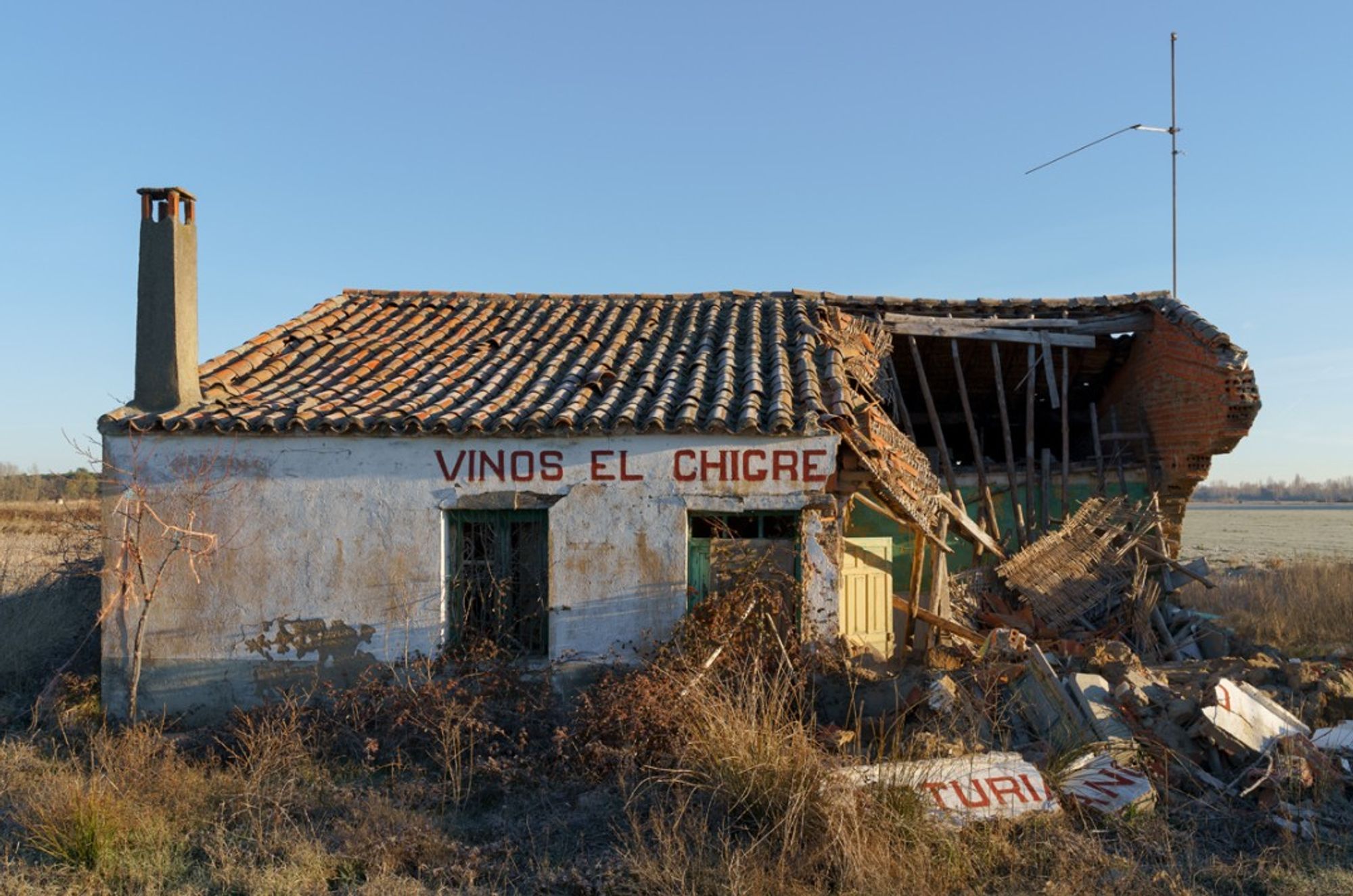 Instantánea de la serie «Arquitectura del olvido» del fotógrafo salmantino Marcos Rodríguez. El enlace a su web en el post.