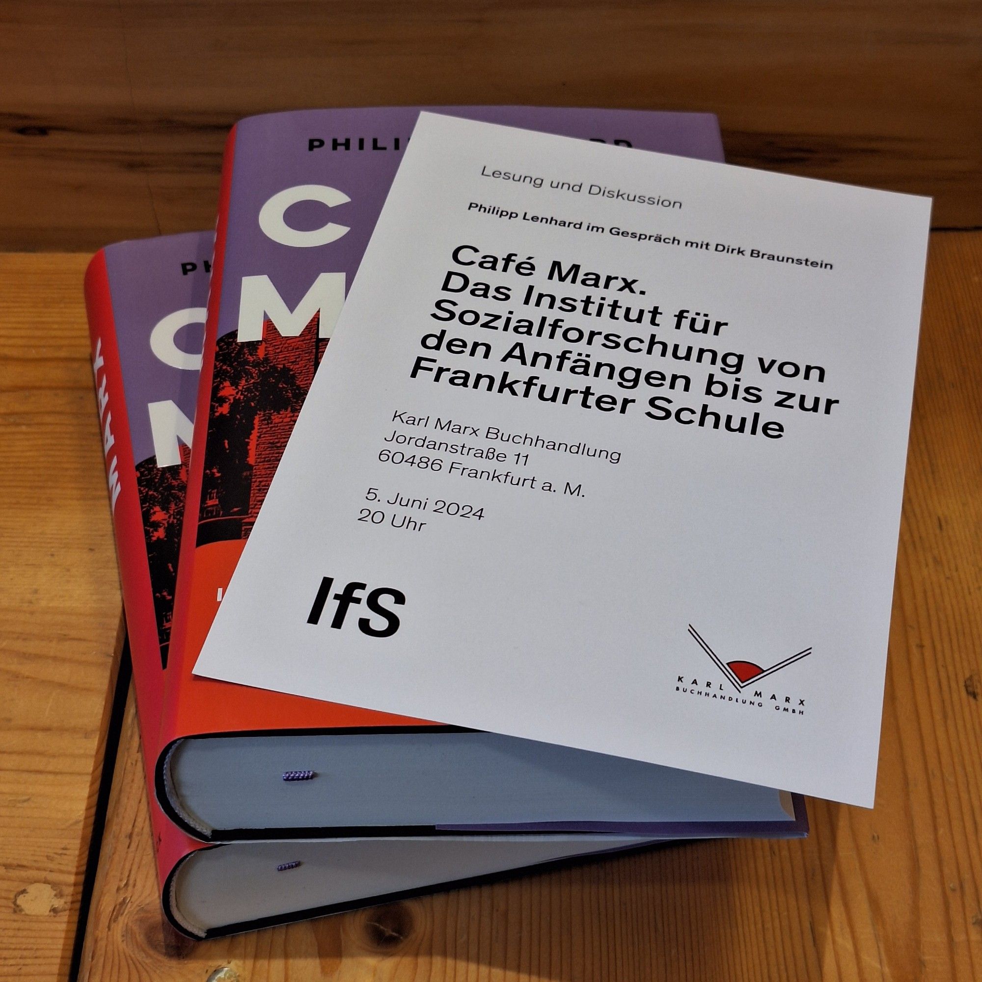 Lesung und Diskussion. Philipp Lenhard im Gespräch mit Dirk Braunstein. Café Marx. Das Institut für Sozialforschung von den Anfängen bis zur Frankfurter Schule. Karl Marx Buchhandlung, Jordanstraße 11, 60486 Frankfurt am Main. 5. Juni 2024, 20 Uhr