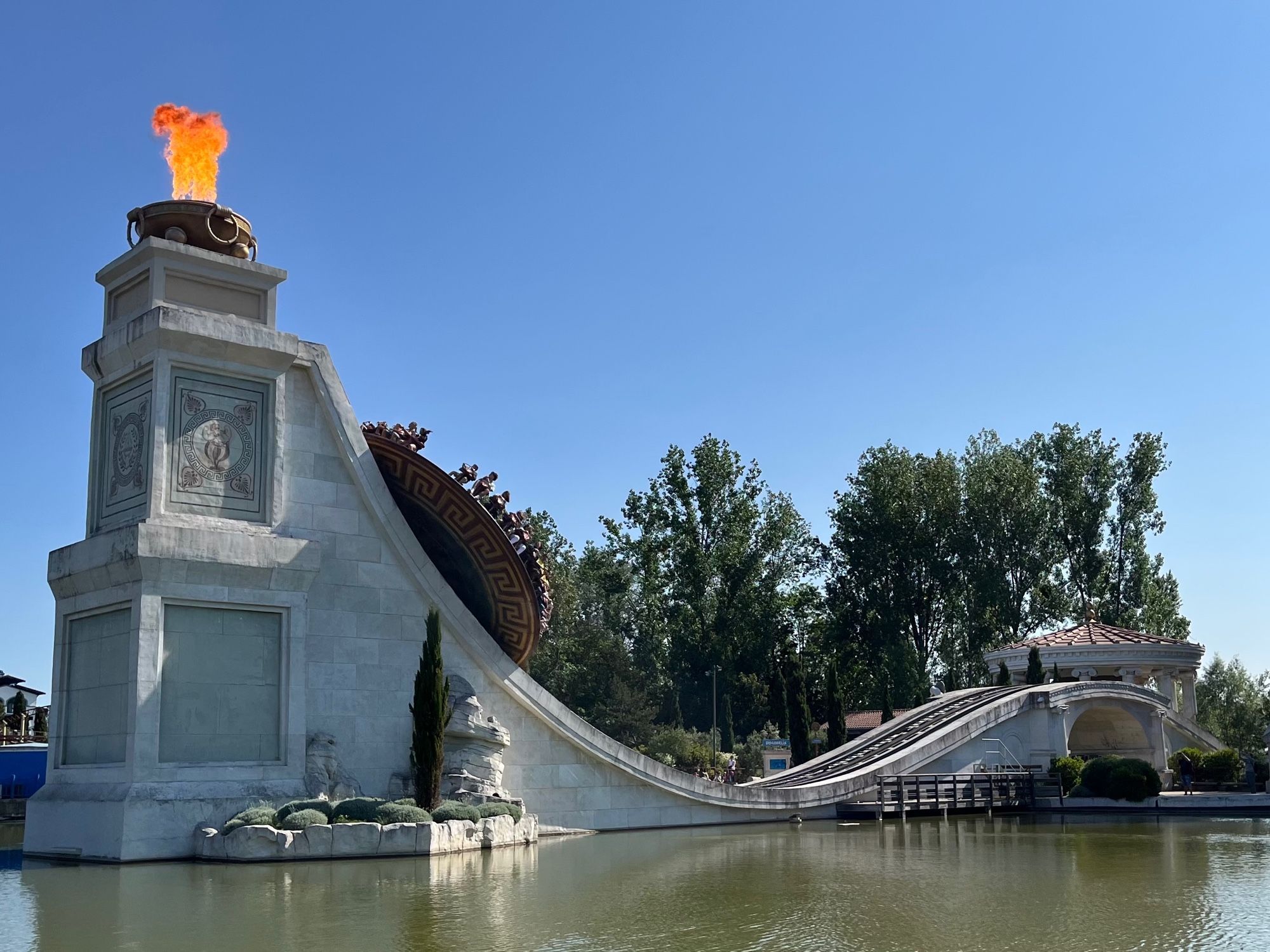 Photo of Discobélix, a Disk’ò coaster located in Parc Astérix in France.