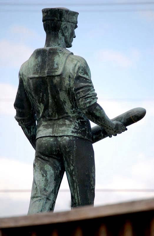 Photo of the booty of the bronze sailor statue with the torpedo dong in Palatka, FL.