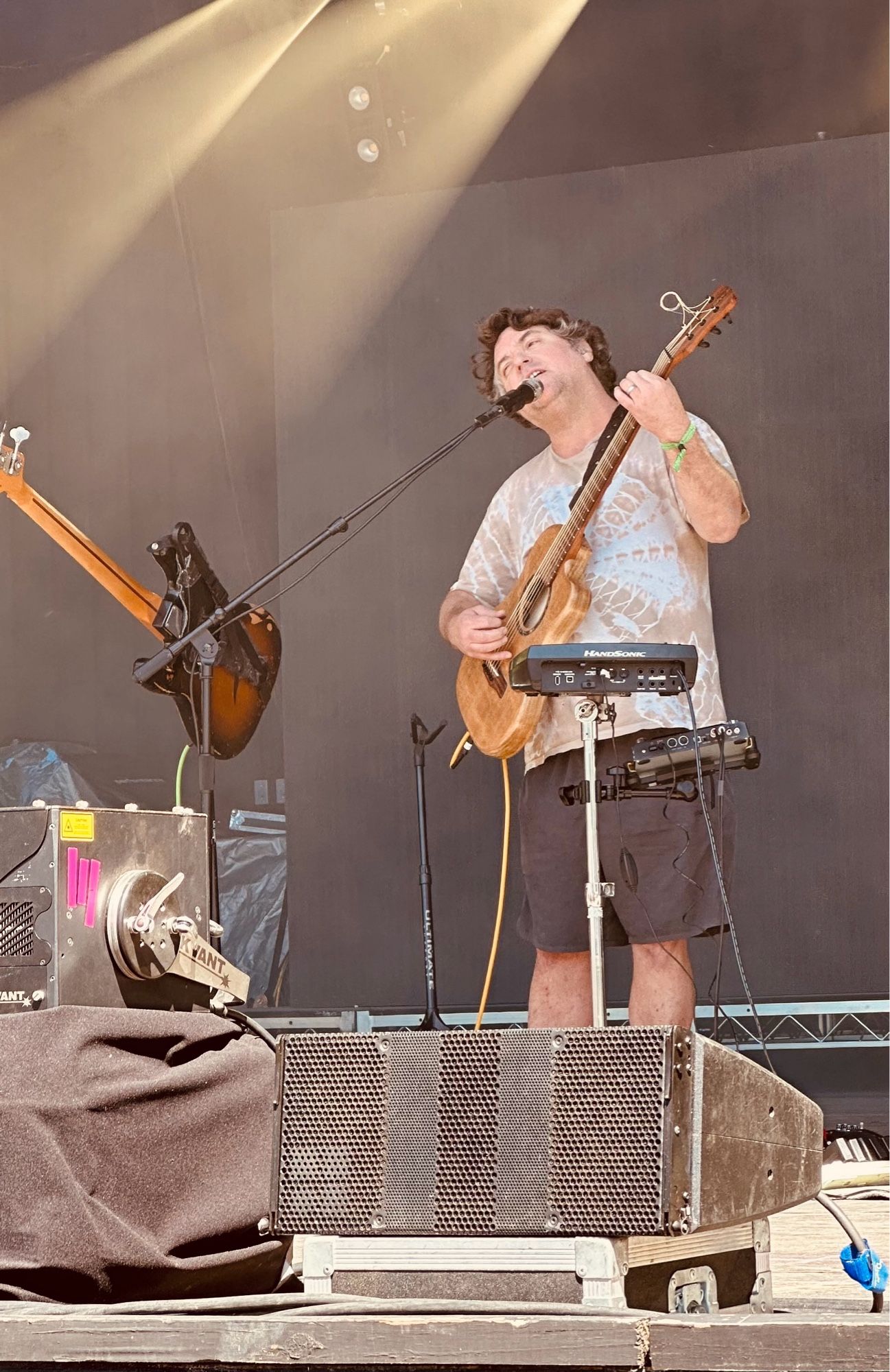 Keller Williams singing playing guitar