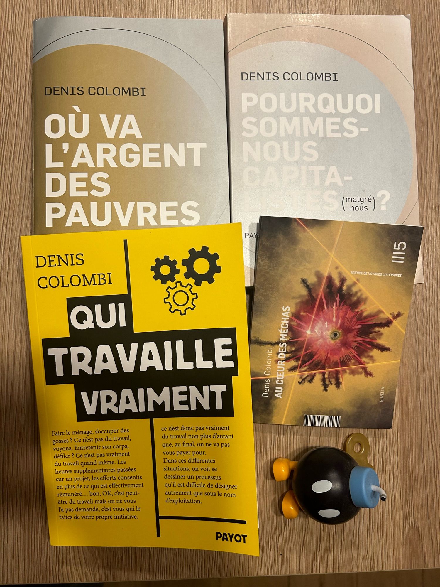 Mes quatre bouquins :
Où va l’argent des pauvres 
Pourquoi sommes-nous capitalistes (malgré nous) ?
Au cœur des Méchas 
Qui travaille vraiment