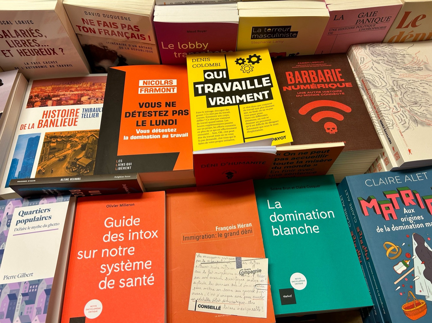 Toujours le même mais sur la table de la librairie Compagnie rue des écoles à Paris