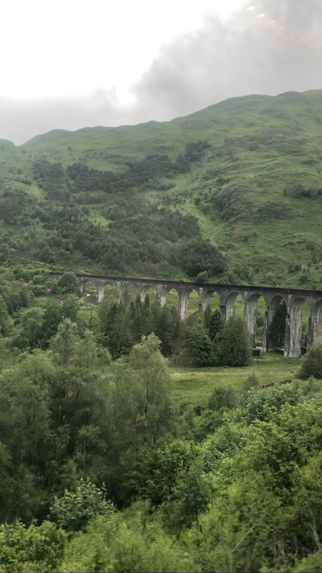 Glenfinnan viaduct in Schotland, van de Harry Potter trein