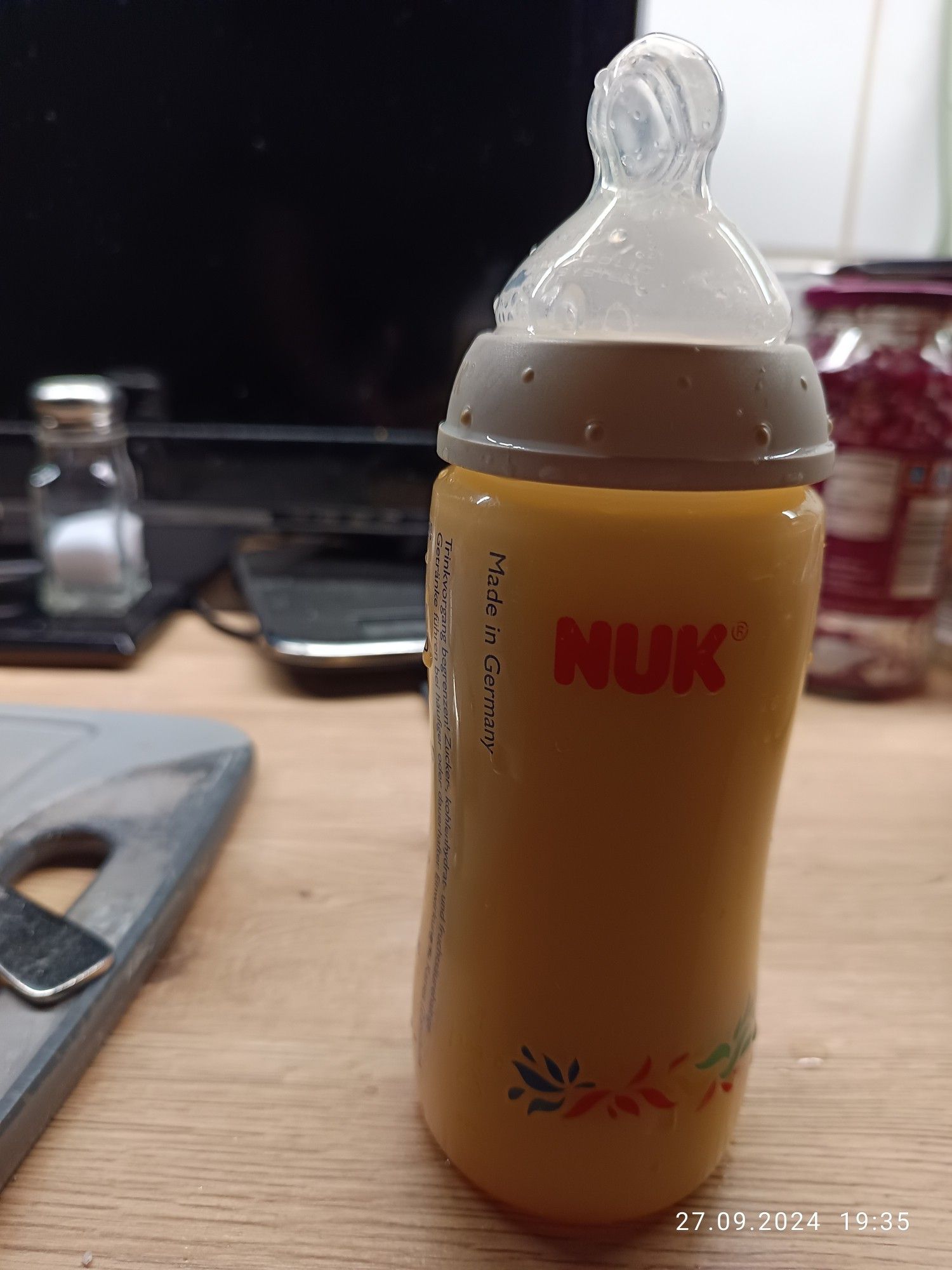 Volle Baby NUK Flasche