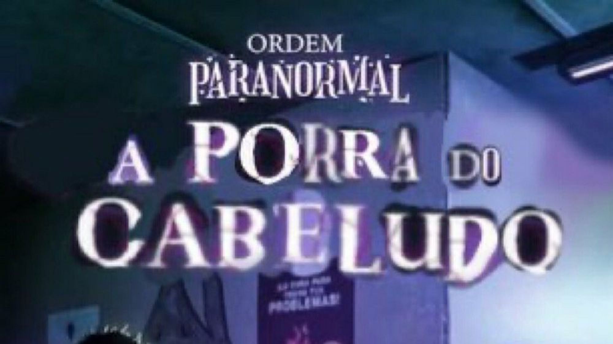 Fundo de imagem promocional da temporada de Quarentena de Ordem Paranormal usando as fontes da obra cortadas escrito "Ordem Paranormal A Porra do Cabeludo"