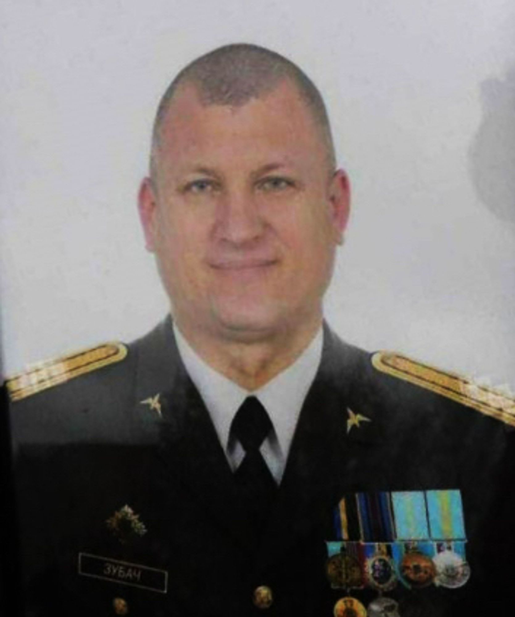 Oleksandr Lukashovich Zubach
 
lieutenant colonel
02/10/1980
-	
19/12/2022
Born: Vorokomle, Volyn Oblast, Ukraine
Died: Donetsk region, Ukraine
Buried: Brody, Lviv Oblast, Ukraine


Last Standall battles (3)
Russian Invasion of Ukraine (2022)
The last moments of life

(Ukrainian) Died on December 19, 2022 in the Donetsk direction while performing a military task. The defender is survived by his wife, daughter and son, parents, sister and brother.

The life story

(Ukrainian)
Lieutenant Colonel ZUBACH Oleksandr Lukashovich was born in 1980 in the village of Vorokomle, Kamin-Kashir district, Volyn region. He graduated from the Vasylkiv College of the Air Force in 2001, majoring in "Aircraft and Engine Maintenance". Took part in peacekeeping operations to maintain peace and security in the Democratic Republic of the Congo 
and the Republic of Liberia.