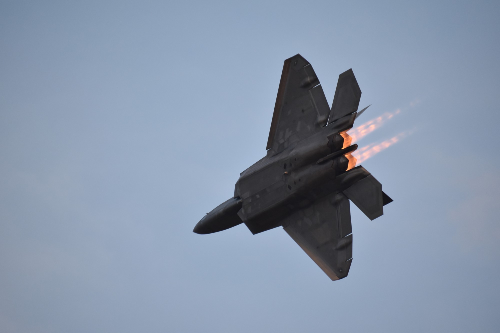 F-22A Raptor pulling multiple-gee turn at full afterburner.