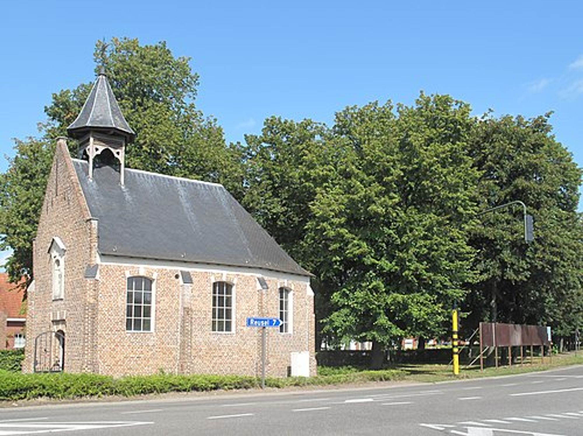 An image of Kapel van de Wampenberg from Wikipedia
<a href="https://commons.wikimedia.org/wiki/File:Arendonk,_kapel_oeg_75497_foto2_2012-09-16_13.12.jpg">Image</a> licensed under <a href="https://creativecommons.org/licenses/by-sa/3.0" >CC BY-SA 3.0</a? by <a href="//commons.wikimedia.org/wiki/User:Michielverbeek" title="User:Michielverbeek">Michielverbeek</a>