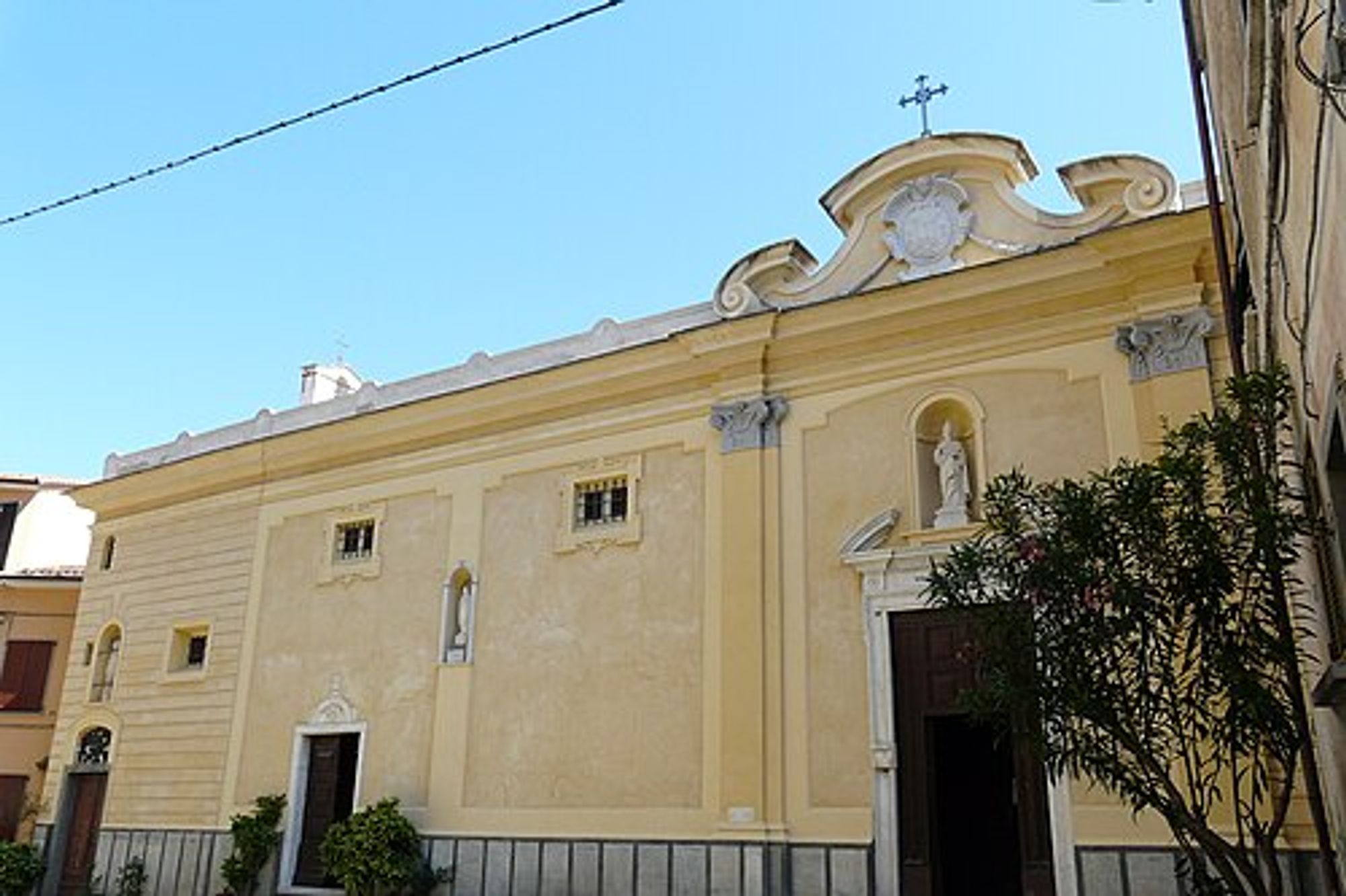 An image of Chiesa di San Nicolò (Arcola) from Wikipedia
<a href="https://commons.wikimedia.org/wiki/File:Arcola-chiesa_san_nicol%C3%B22.JPG">Image</a> licensed under <a href="https://creativecommons.org/licenses/by-sa/3.0" >CC BY-SA 3.0</a? by Davide Papalini