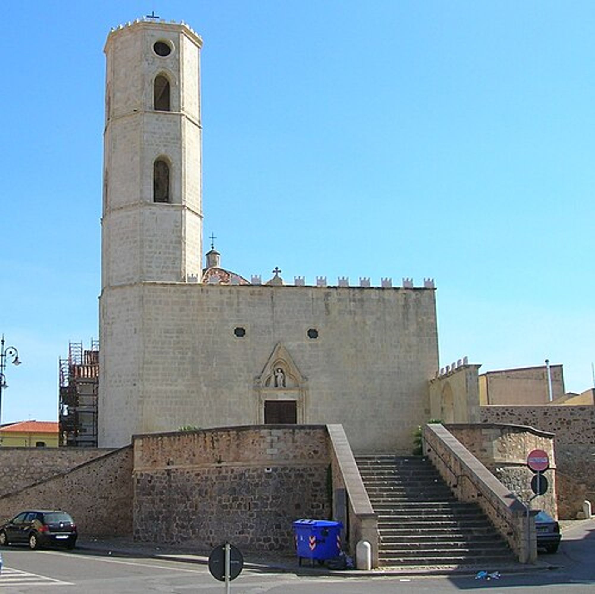 An image of Chiesa di San Leonardo (Serramanna) from Wikipedia
<a href="https://commons.wikimedia.org/wiki/File:Serramanna_San_leonardo.jpg">Image</a> licensed under <a href="https://creativecommons.org/licenses/by-sa/3.0" >CC BY-SA 3.0</a? by <a href="//commons.wikimedia.org/wiki/User:Pavelo72" title="User:Pavelo72">Pavelo72</a>