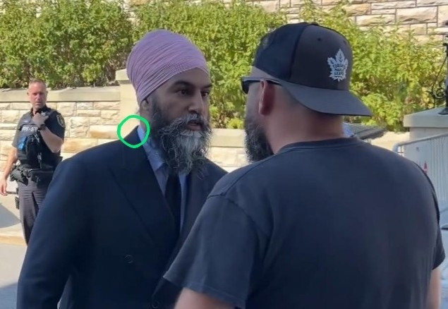 Jagmeet Singh confronts heckler in a suit no collar gap

police officer in the background appears to be thinking "dang that's a well-tailored suit!"