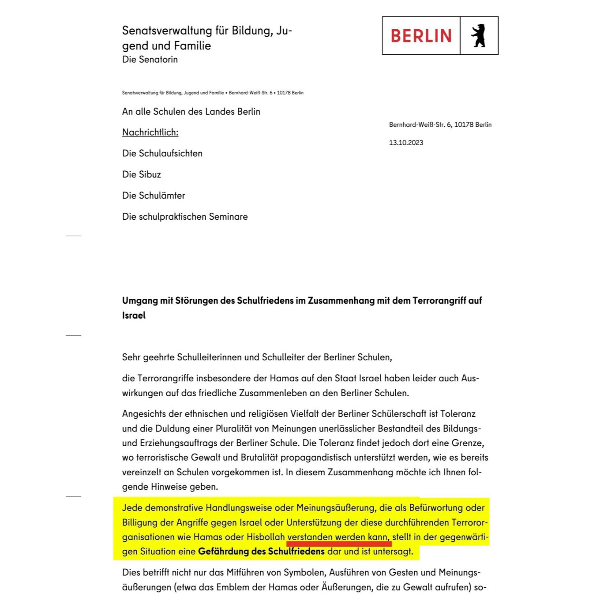 The first page of a letter from the Berlin Senate to schools in Berlin. Highlighted are the words "Jede demonstrative Handlungsweise oder Meinungsäußerung, die als Befürwortung oder Biligung der Angriffe gegen Israel oder Unterstützung der diese durchführenden Terrororganisationen wie Hamas oder Hisbollah verstanden werden kann, stellt in der gegenwärtigen Situation eine Gefährdung des Schulfriedens dar und ist untersagt."