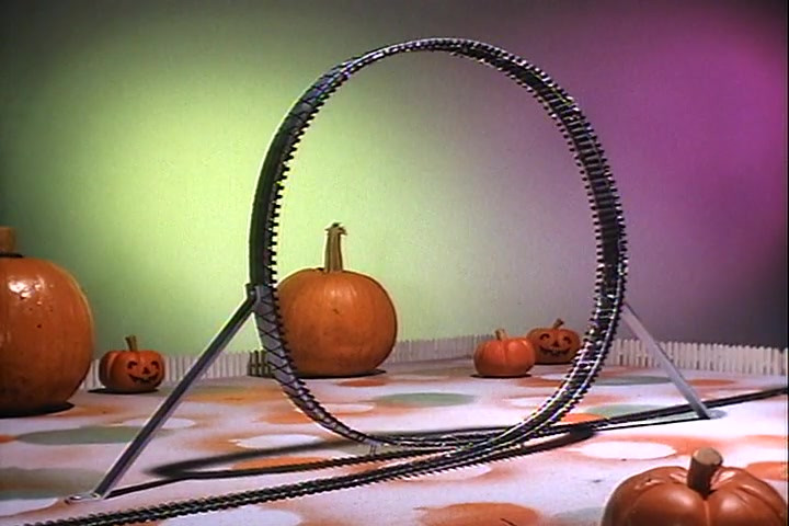 Frame #6562 from E38 Merry-Go-Pumpkin