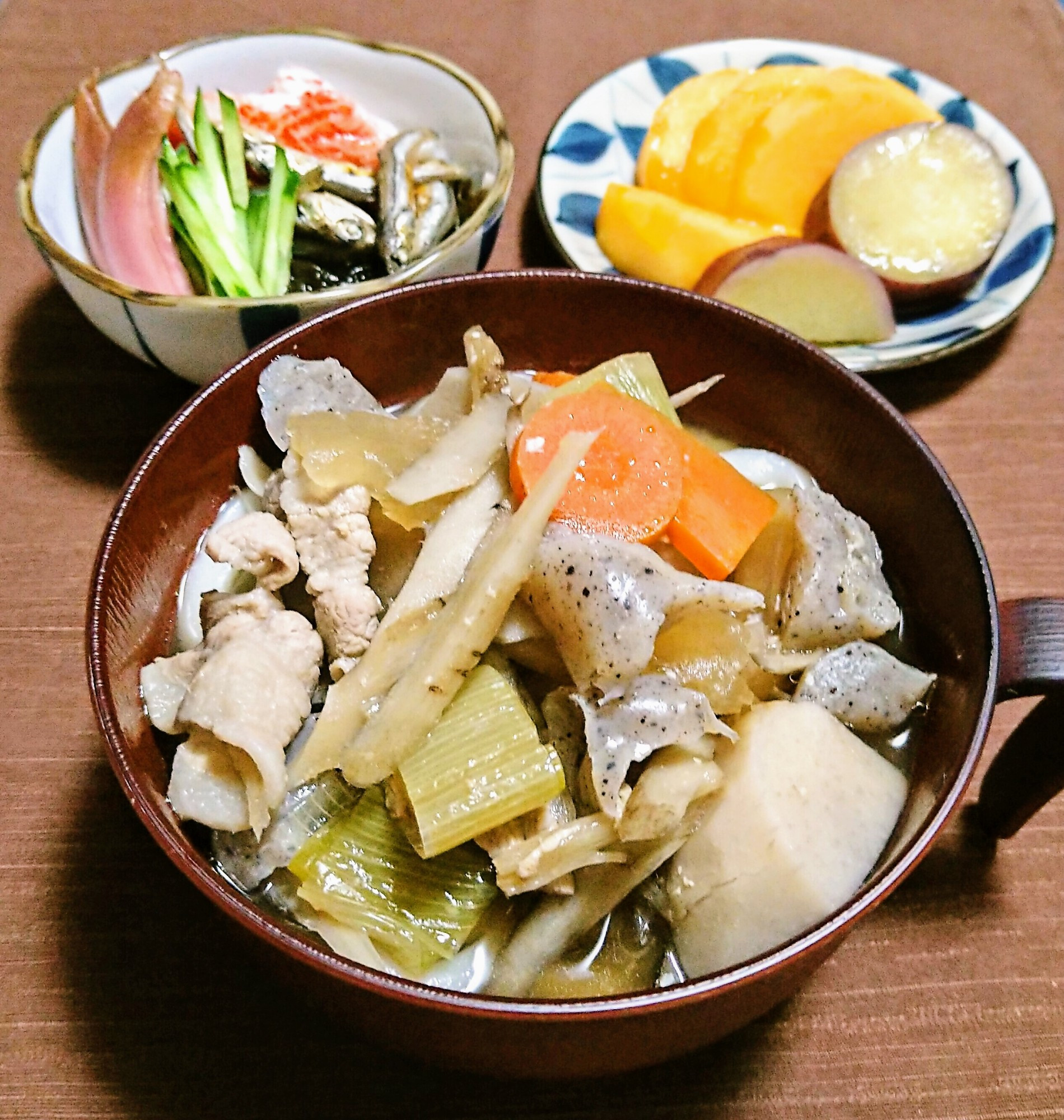 夕飯　芋煮うどん
dinner, Imo-ni udon!