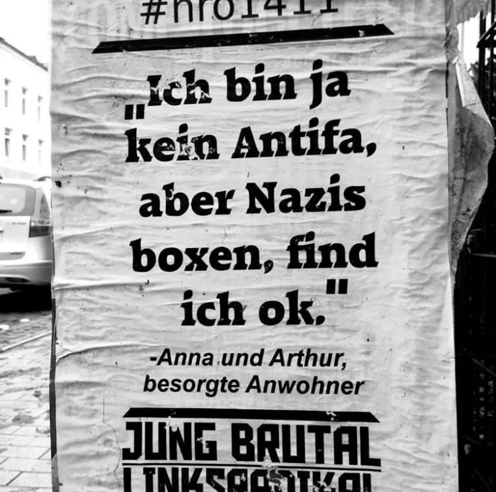 plakat aus rostock: es steht schwarz auf weiß: ich bin ja
kein Antifa, aber Nazis boxen, find ich ok.
-Anna und Arthur, besorgte Anwohner
JUNG BRUTAL
LINKSRADIKAL

FOTO VON: https://instagram.com/bad.kids.rostock