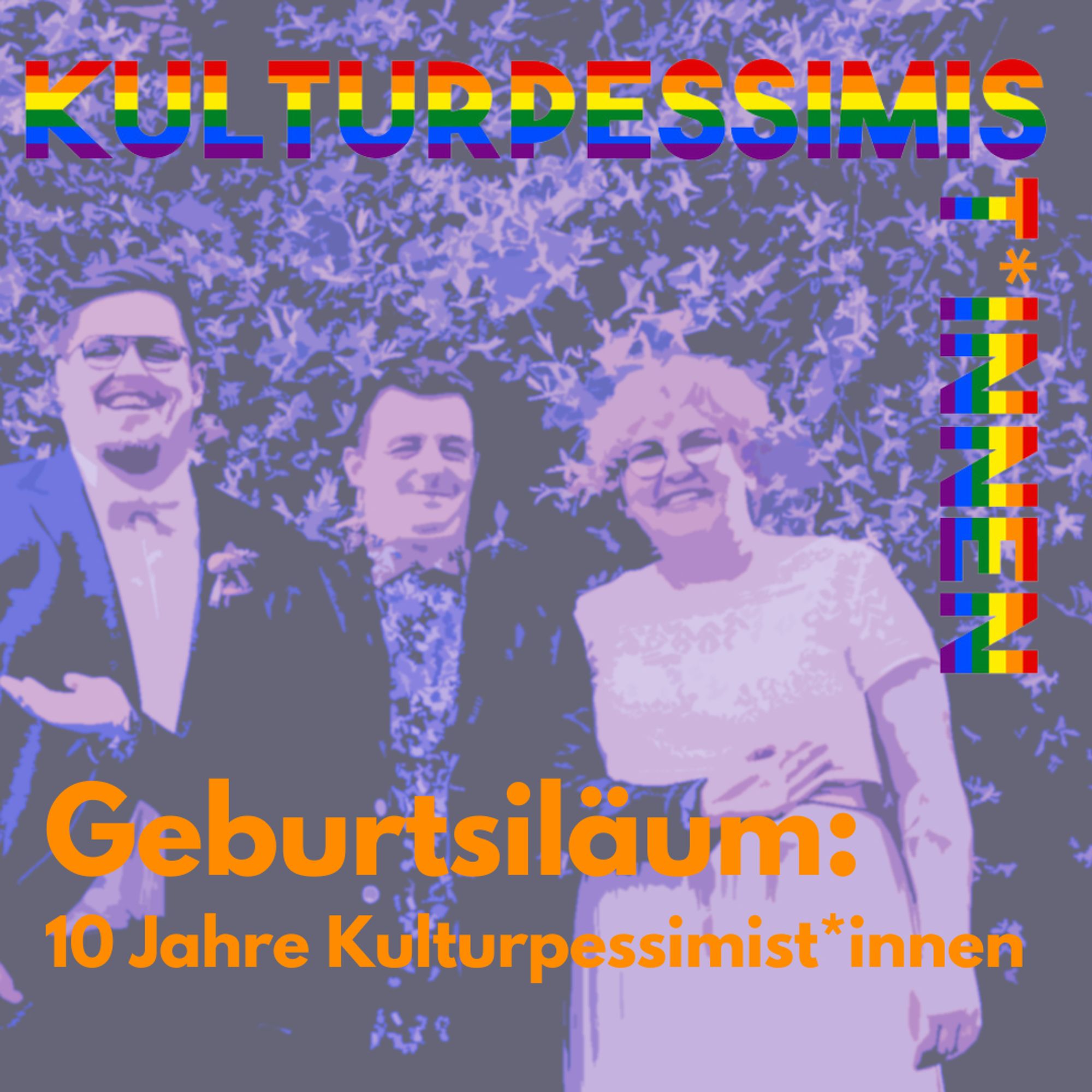 Ein Foto von Christopher, Eric und Becci, sie strahlen in die Kamera. Das Foto wurde in Lila-Tönen mit einem Zeichnungs-Filter versehen. Darauf steh: Kulturpessimist*innen in der Logoschrift und
Geburtsiläum: 10 Jahre Kulturpessimist*innen