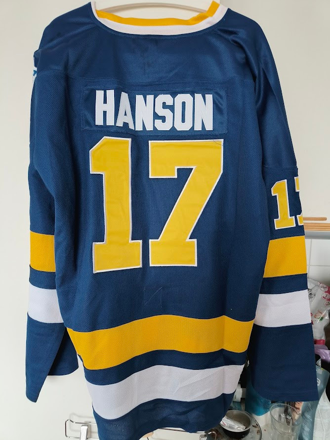 A hockey shirt from behind. Large golden 17 and the name tag "HANSON".