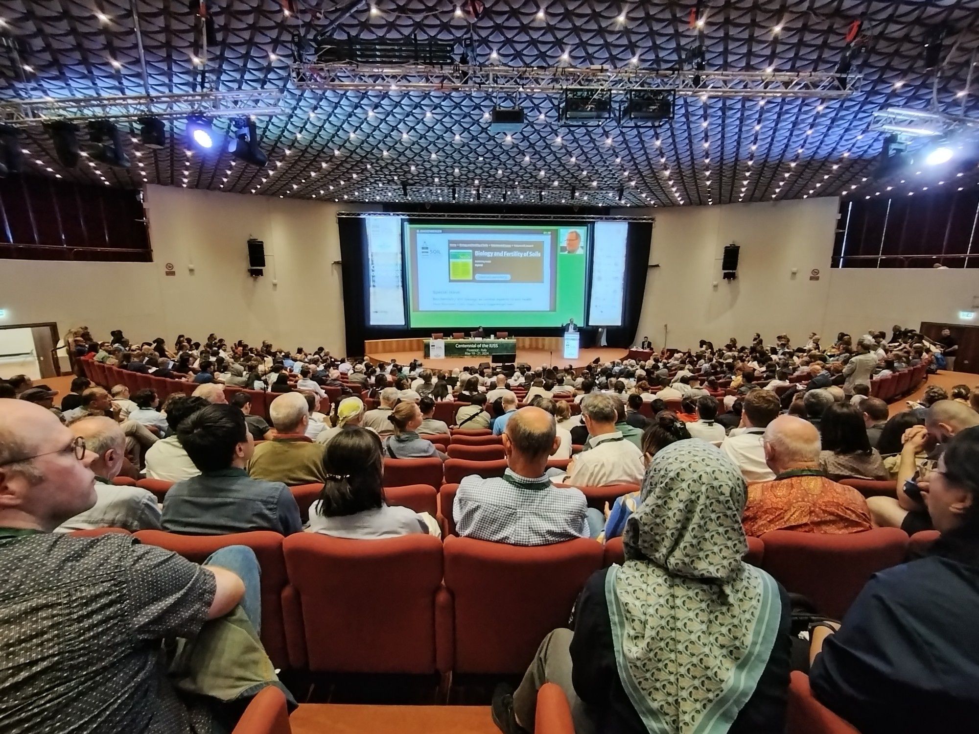 Photo showing a large number of people attending the 2024 Soil Science Conference in Florence, Italy