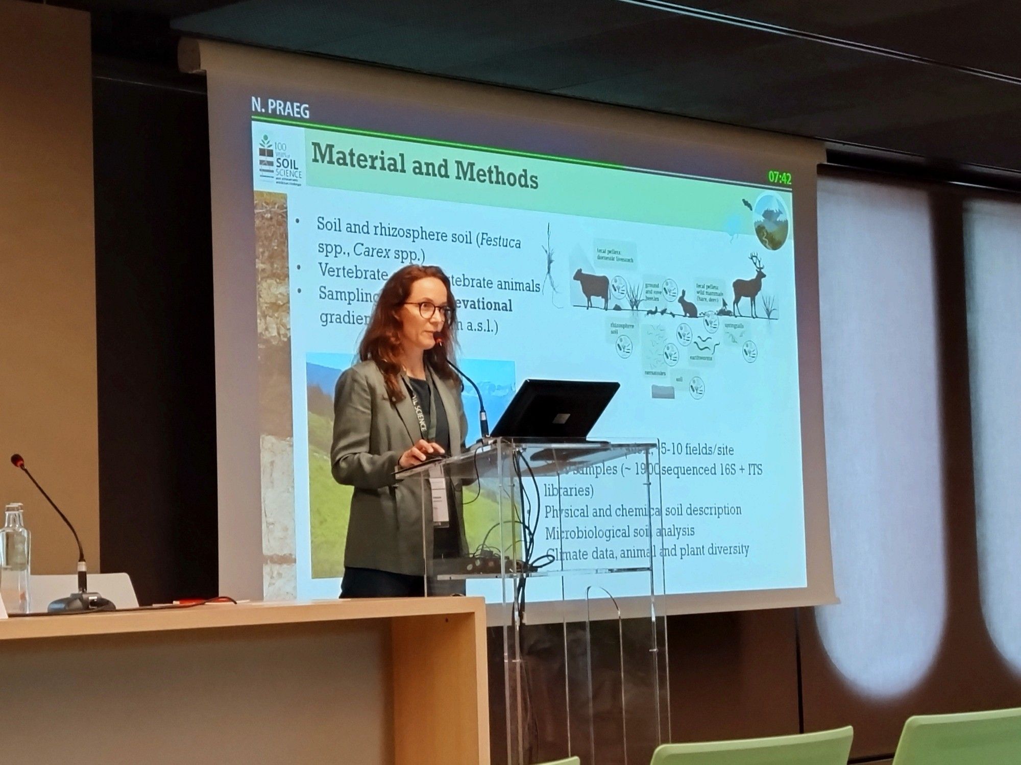 Photo of Nadine Praeg, an Austrian soil microbiologist presenting her research at the conference of the International Union of Soil Sciences.