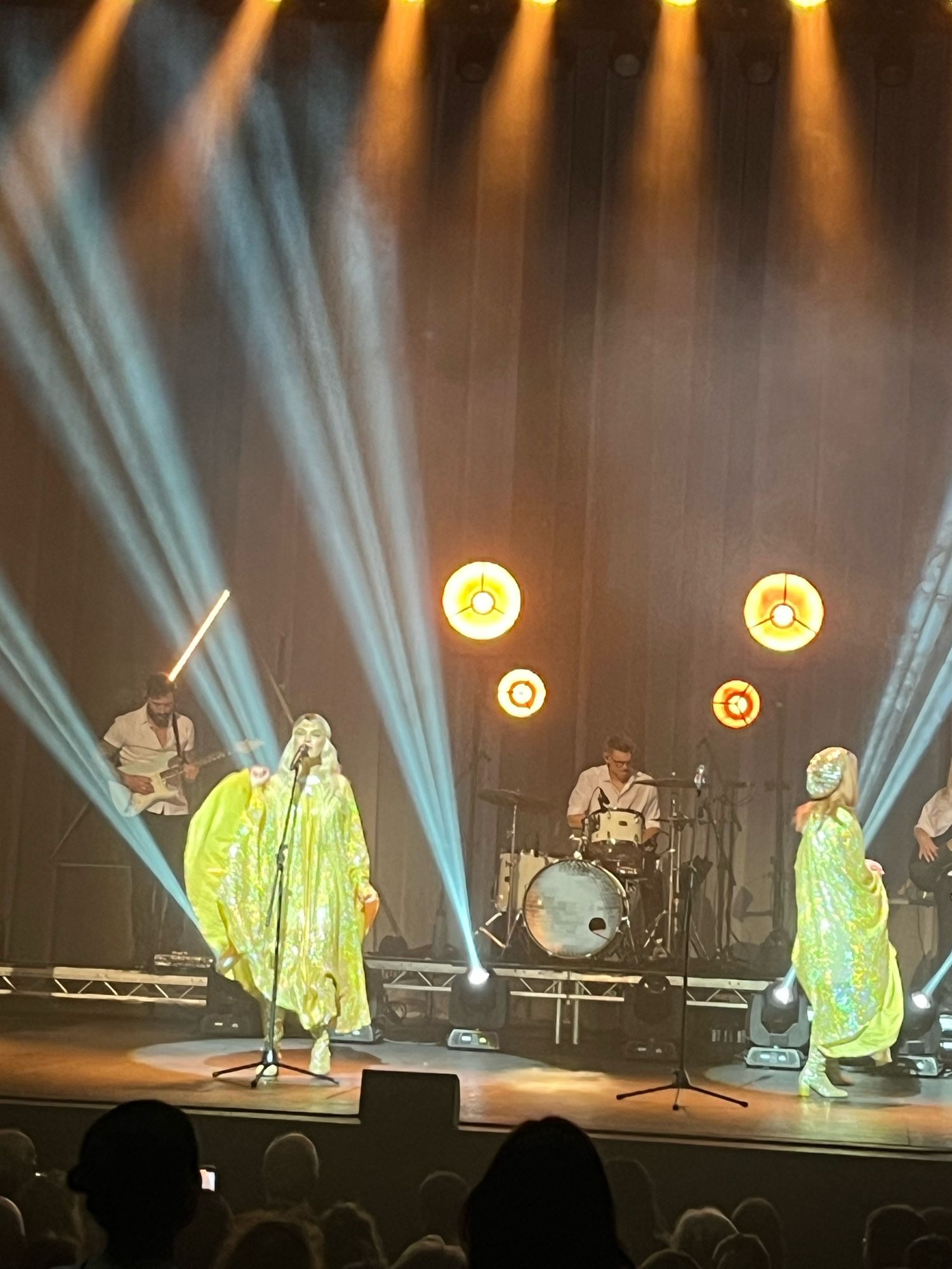 ABBA tribute, girls dressed in gold dresses