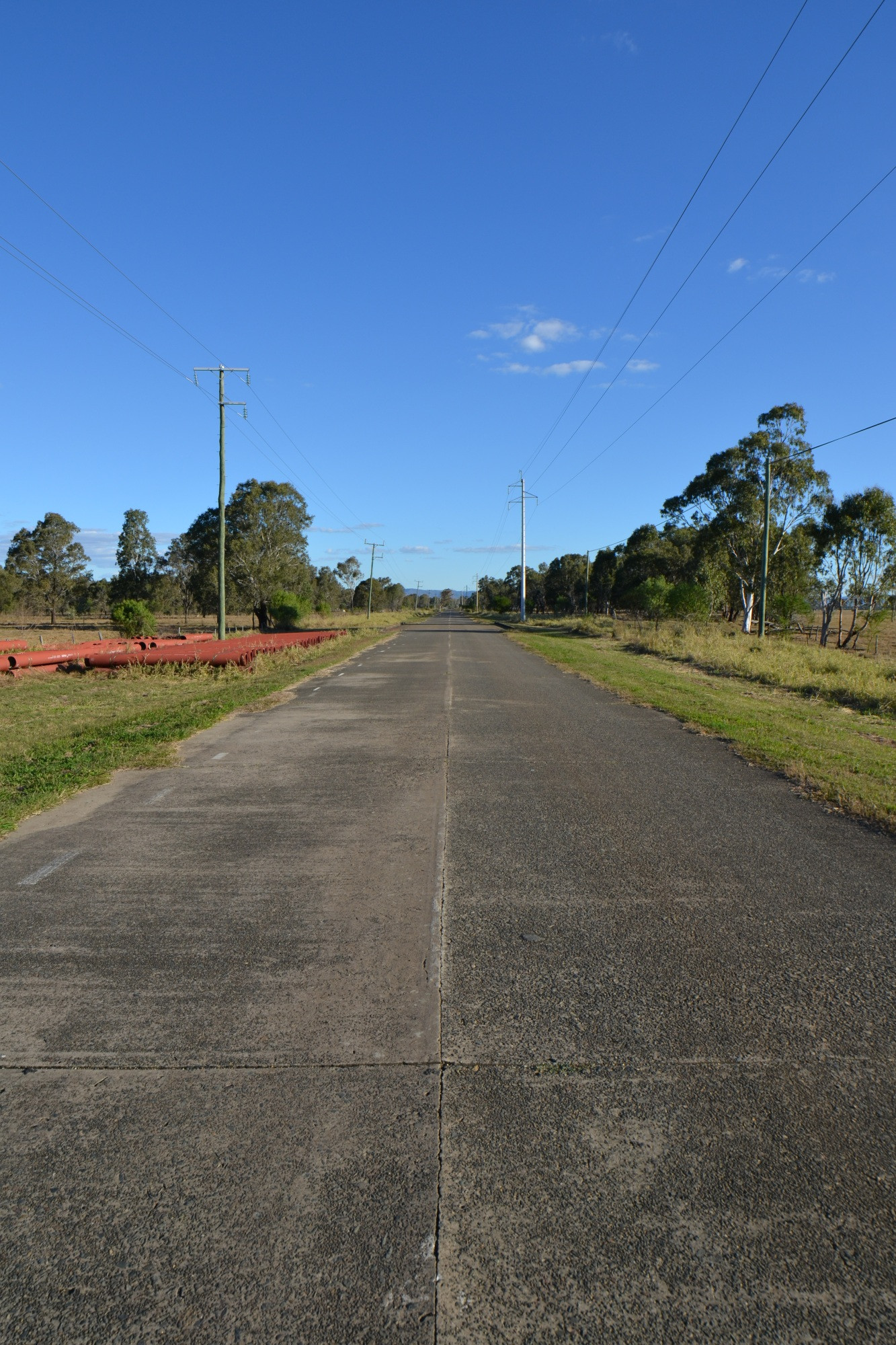 Wide angle photo of the Old Bruce Highway, Rockhampton, Australia.