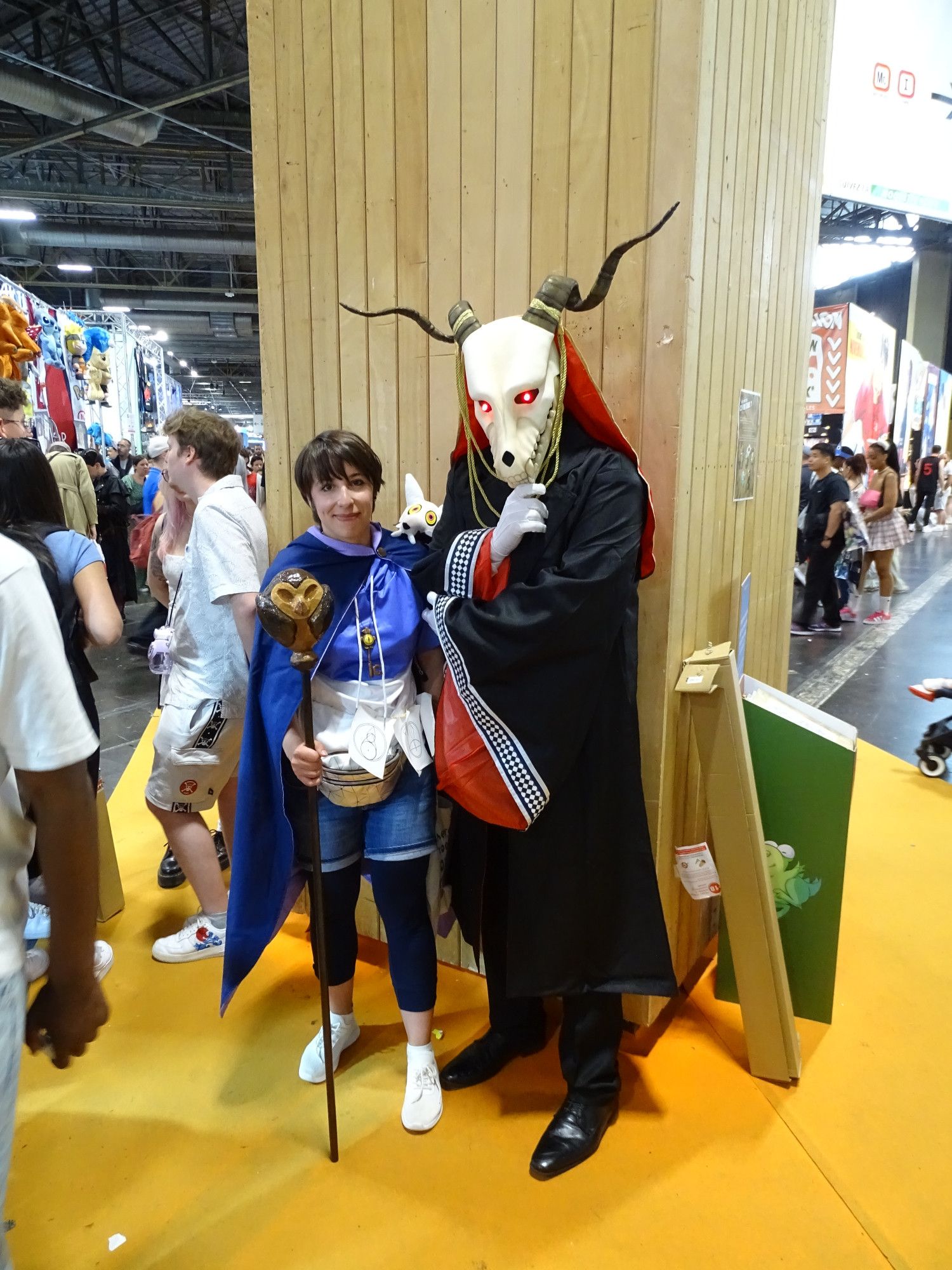 When Witch meet Wizard at Japan Expo Paris 2024 : Luz Noceda Cosplay from The Owl House and Elias from The Ancient Magus Bride (with glowing red eyes !).