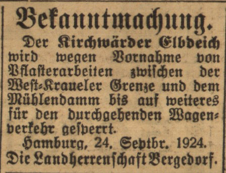 Das Bild zeigt eine historische Anzeige in deutscher Sprache vom 24. September 1924 bezüglich Straßensperrungen aufgrund von Bauarbeiten in Elbddeich, Hamburg. Sie gibt das betroffene Gebiet zwischen West-Kraueler Grenze und Mühlen-Staudamm an.