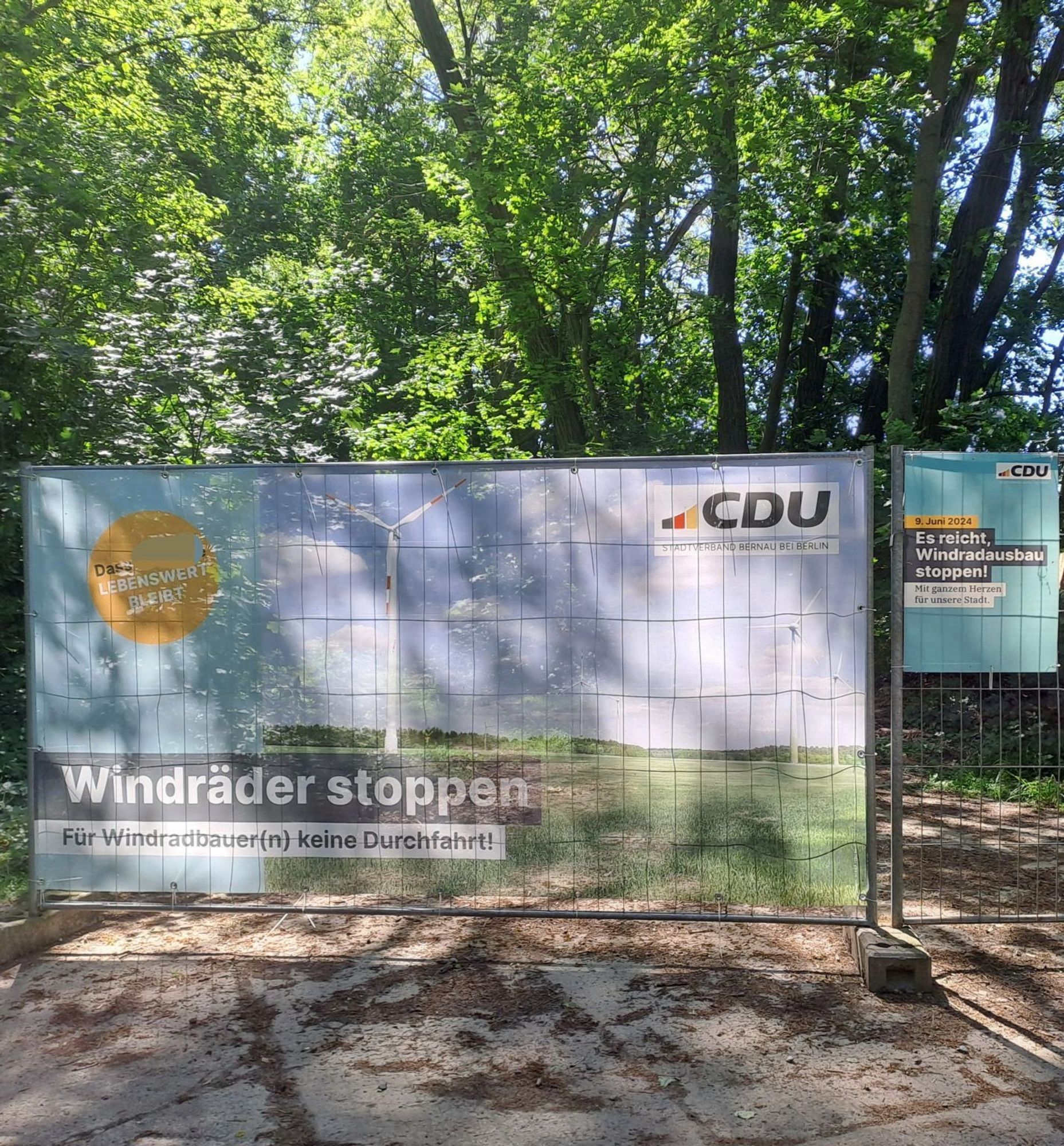 CDU Wahlplakatwand, „Windräder stoppen“
Das D in CDU steht für Dummheit.