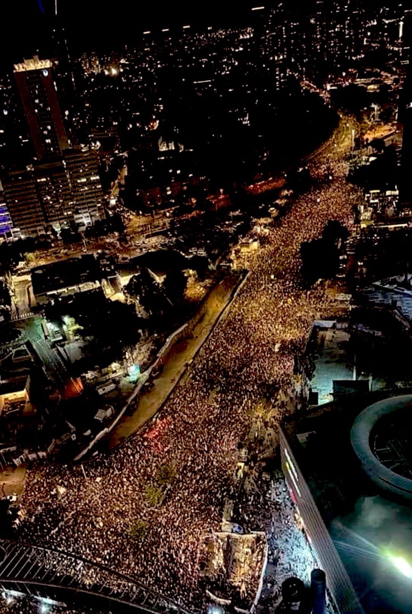 750,000 Israeli took to the streets to protest Netanyahu tonight in the largest single protest in Israel’s history. Netanyahu does not have the support of the people.