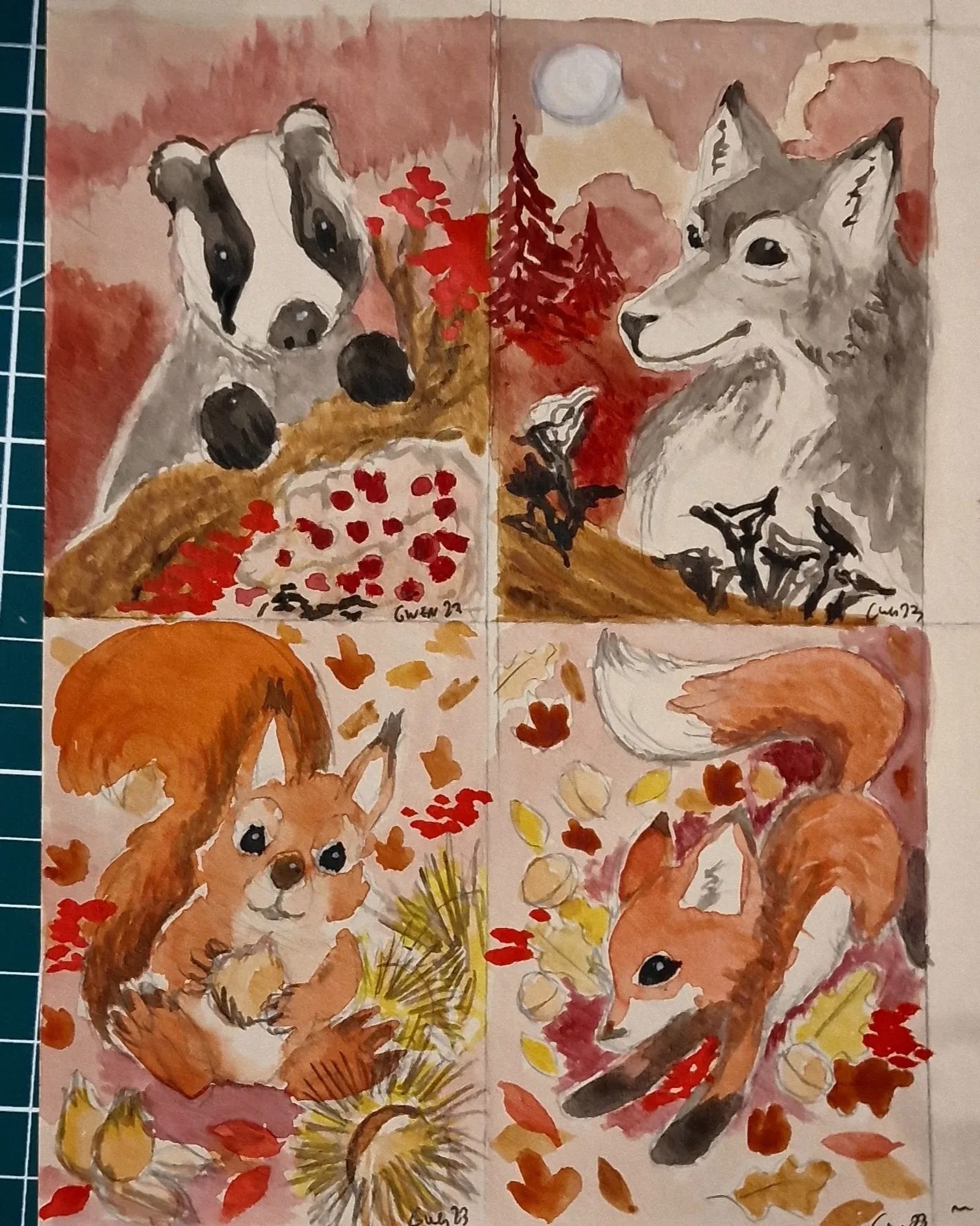 4 illustrations en aquarelle représentant un blaireau, un loup, un écureuil et un renard dans des décors de feuilles d'automne, tons rouges.