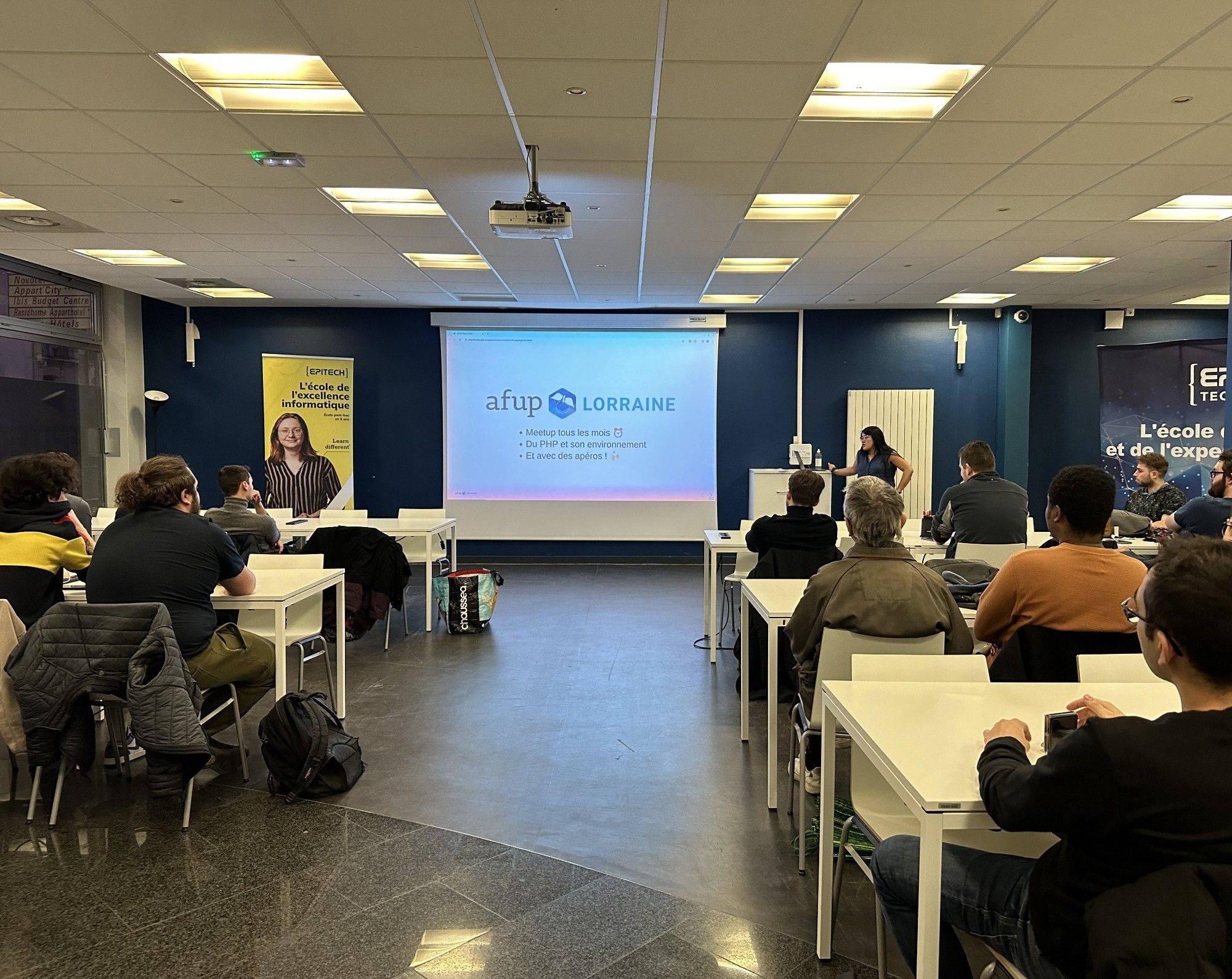 Photo du meetup de l'antenne Lorraine de l'Afup chez Epitech Nancy le mercredi 13 Mars 2024 pour le super apéro PHP. Ici une présentation de l'antenne