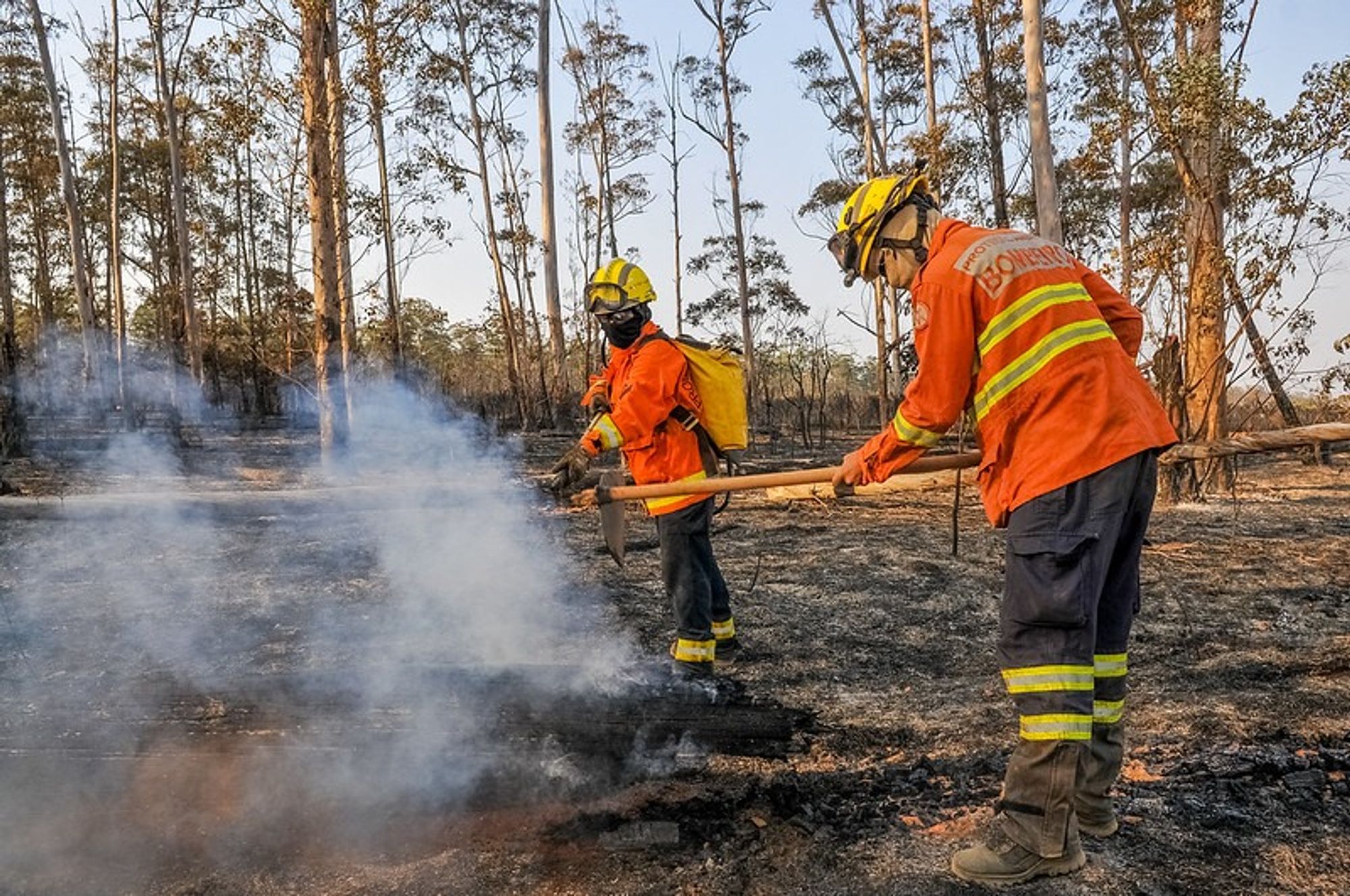 Mais de cem militares, 12 viaturas e aeronave atuam no combate ao incรชndio no Guarรก