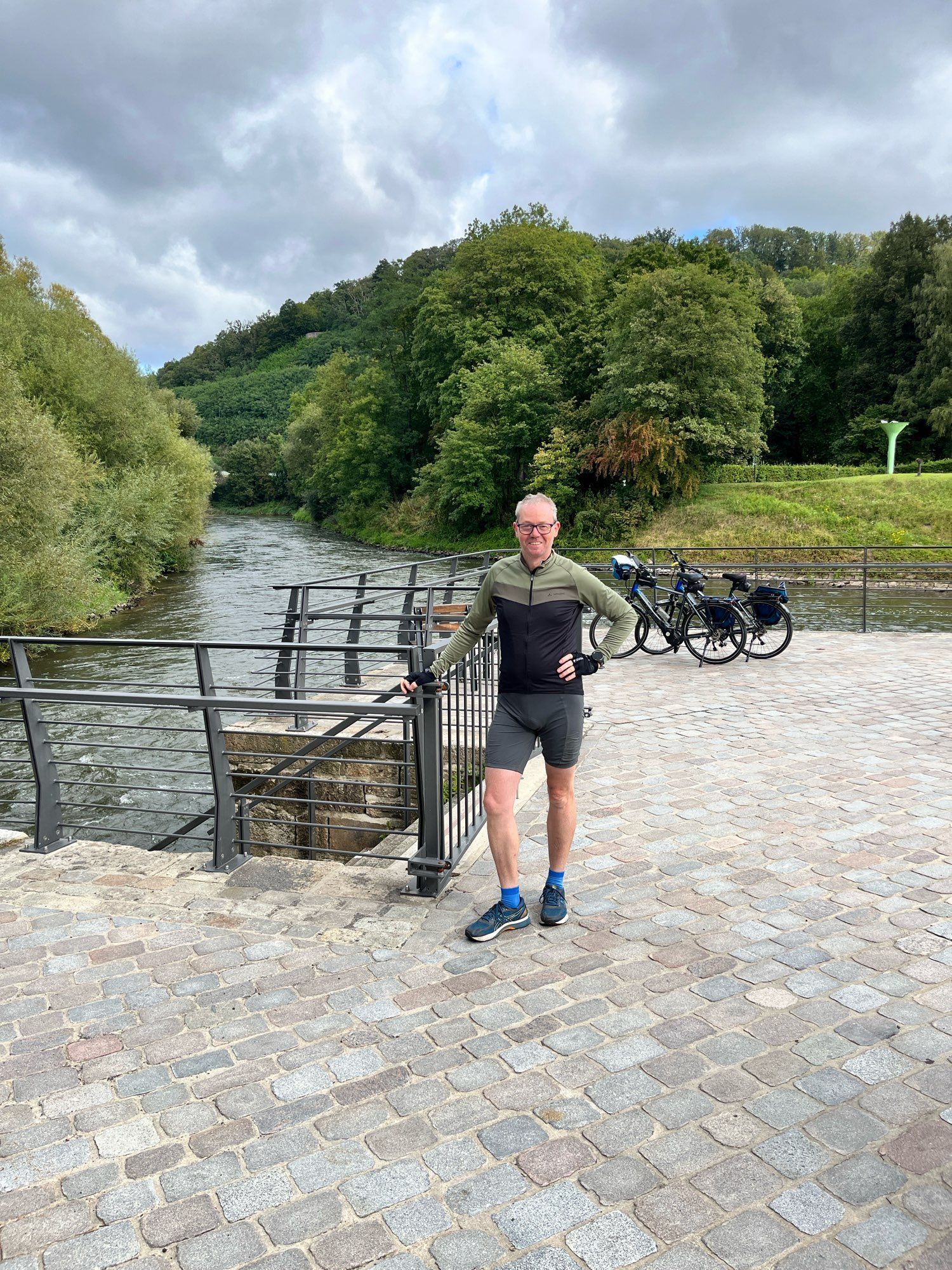 Auf dem Bild ich im Raddress. 
Hinter mir beginnt die Weser aus der Fulda von links und der Werra von rechts.