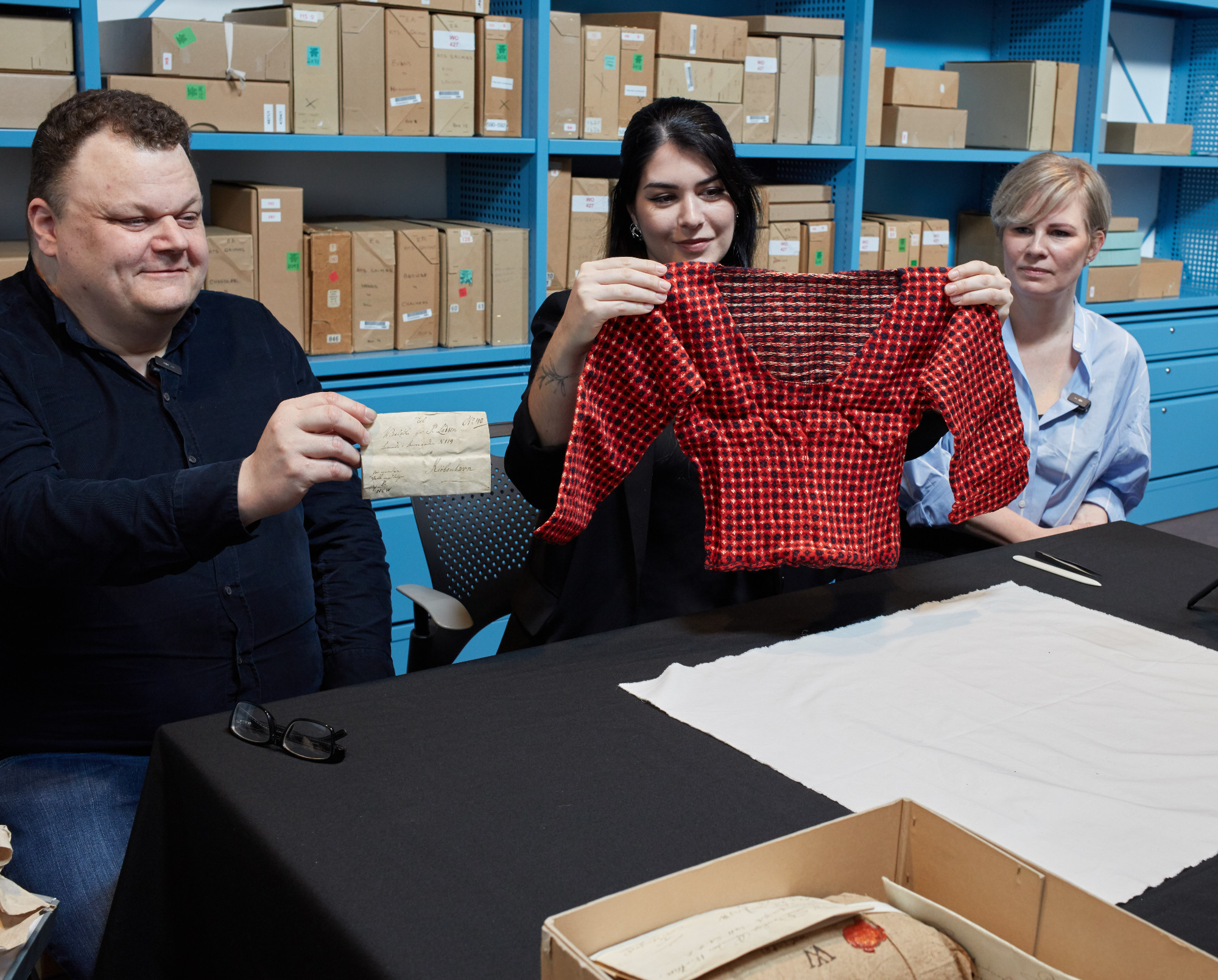 Marina Casagrande with Erling Isholm (left) and Margretha Nónklett.