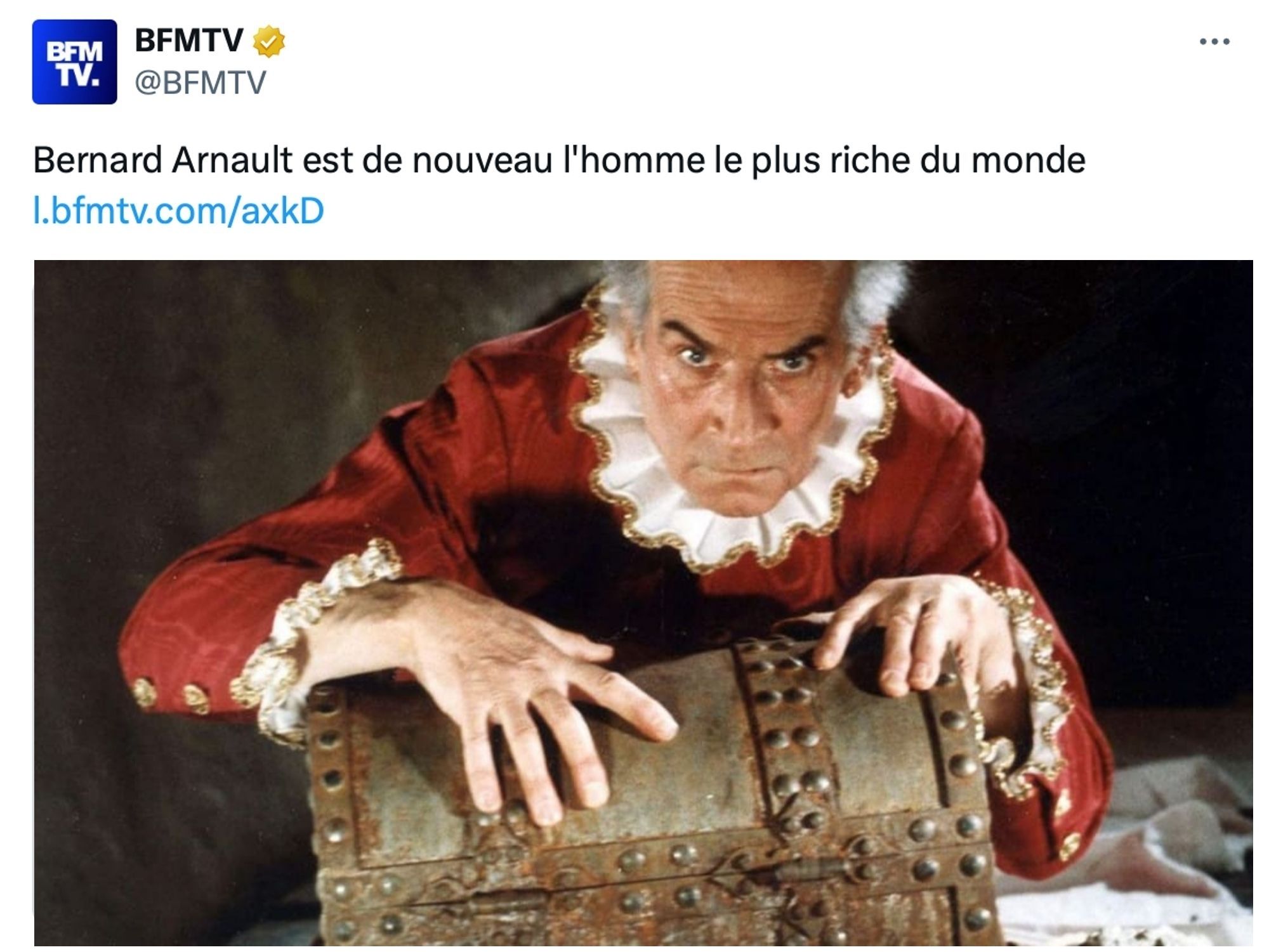 BFM : Bernard Arnault est de nouveau l'homme le plus riche du monde. Illustration : Louis de Funès dans L'Avare qui se cramponne à un coffre