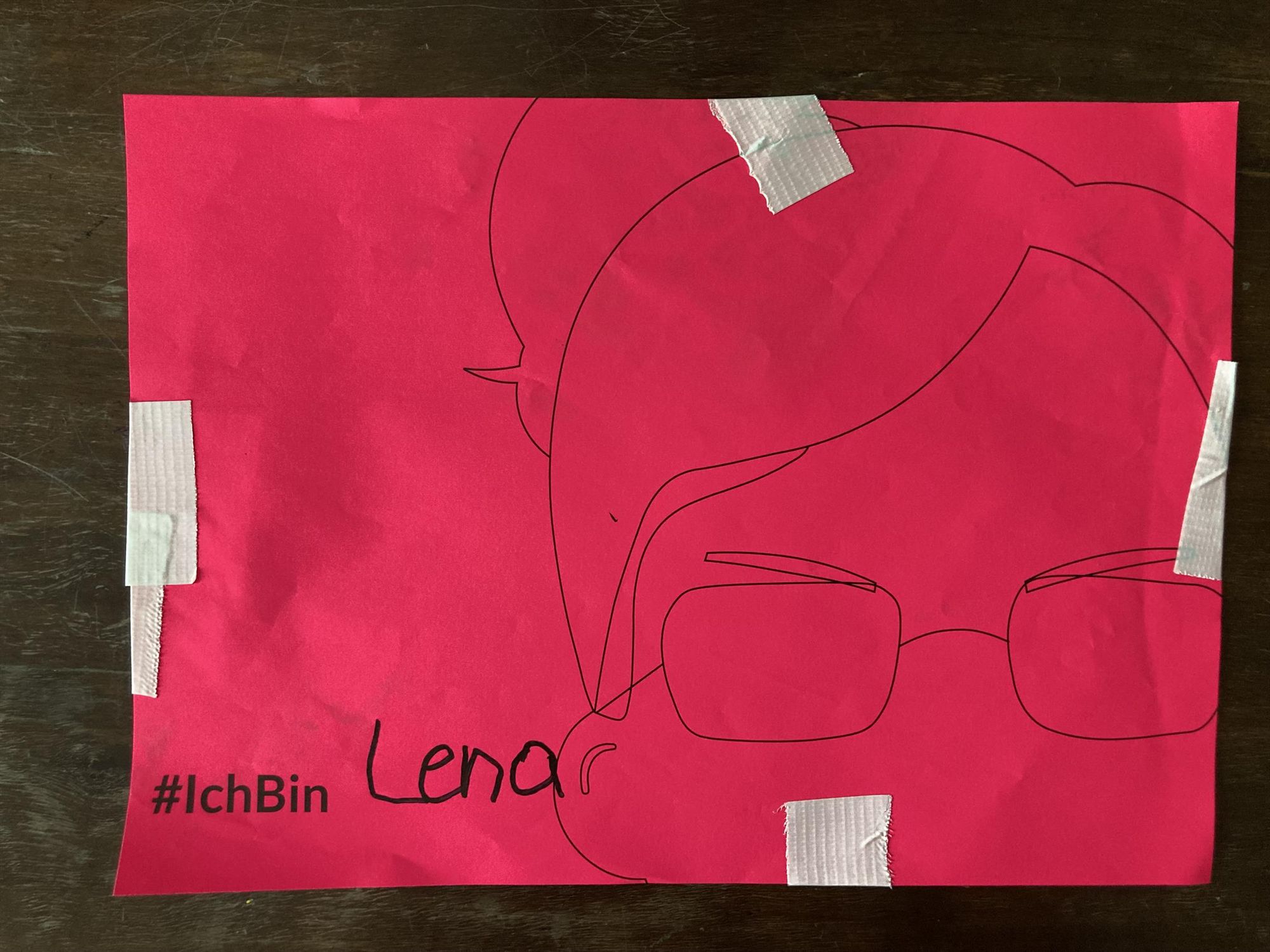 Pinkes Poster mit dem Aufdruck #IchBin und dem Namen Lena