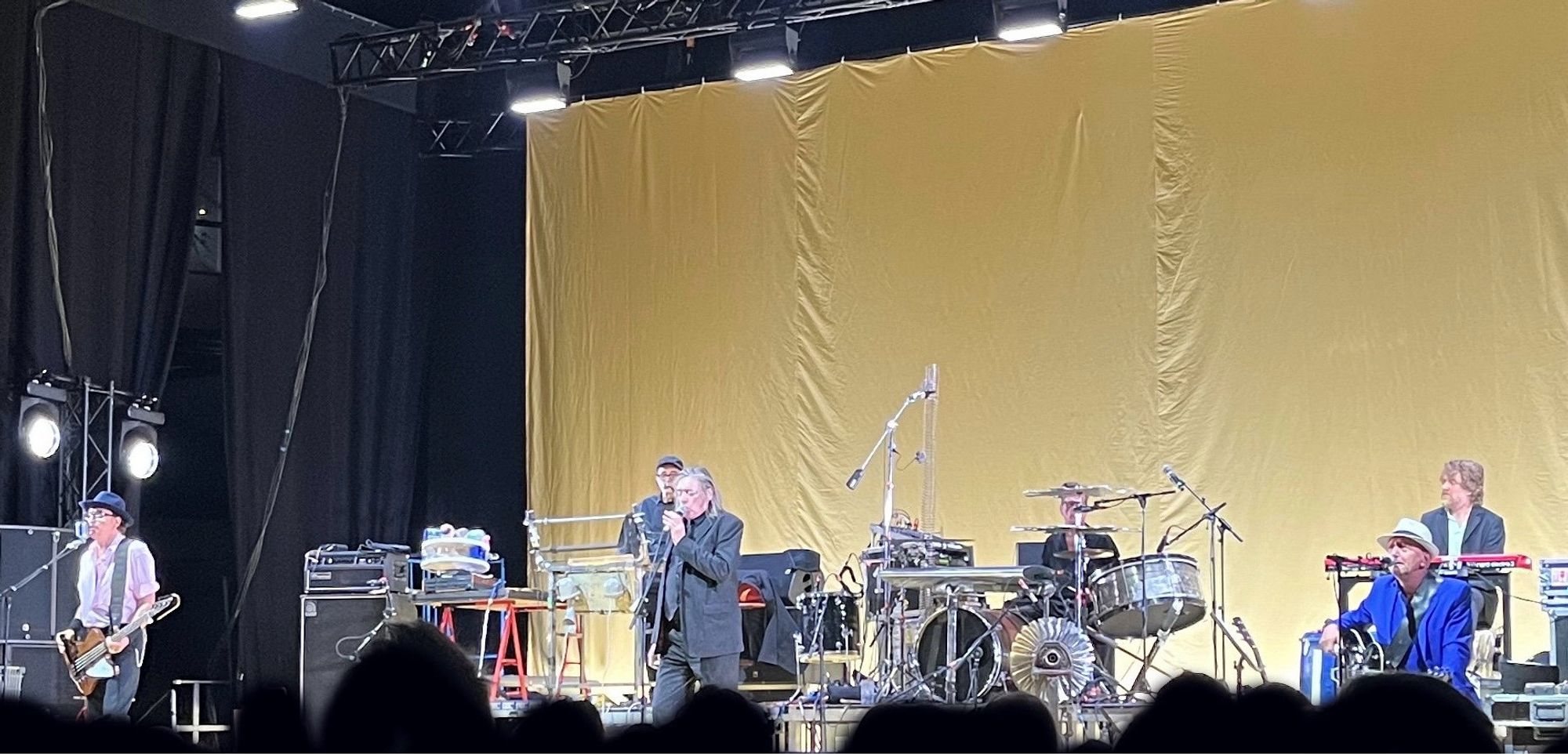 Foto vom Konzert der Band Einstürzende Neubauten